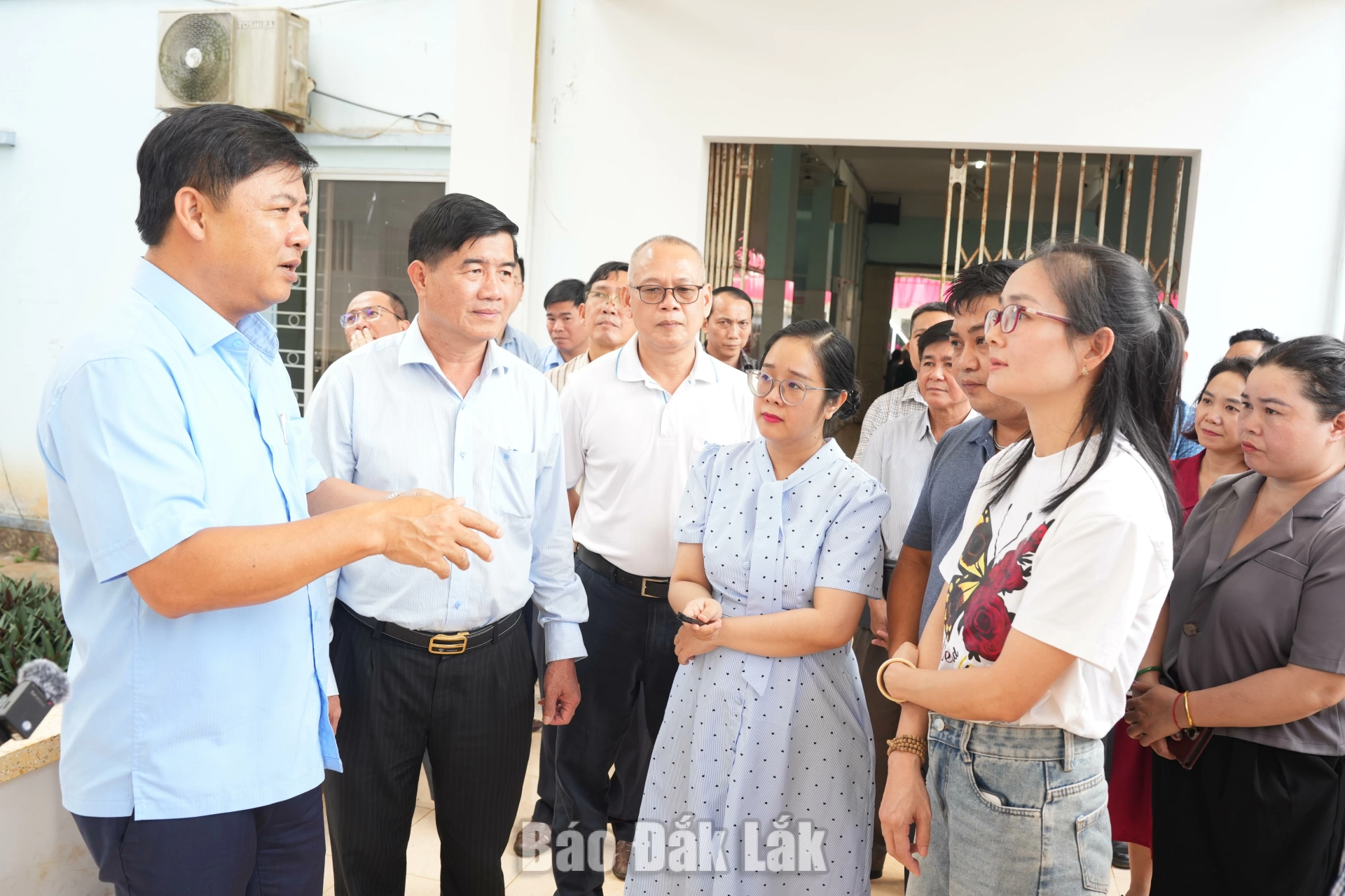 Bí thư Tỉnh ủy Lương Nguyễn Minh Triết khảo sát việc khám sức khỏe toàn dân 4 Bí thư Tỉnh ủy Lương Nguyễn Minh Triết lưu ý các địa phương cần ưu tiên khám bệnh cho người cao tuổi, gia đình chính sách, hộ nghèo, người khuyết tật và trẻ em dưới 6 tuổi.