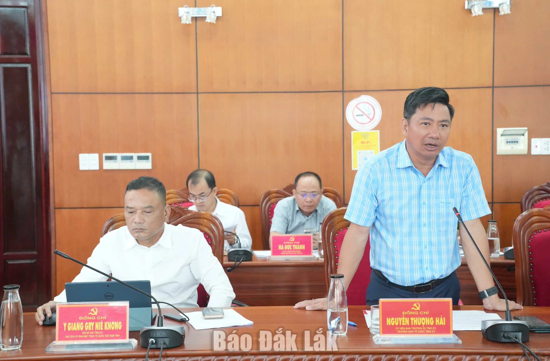 Ủy viên Ban Thường vụ Tỉnh ủy, Trưởng Ban Tổ chức Tỉnh ủy Nguyễn Thượng Hải phát biểu tại phiên họp. 