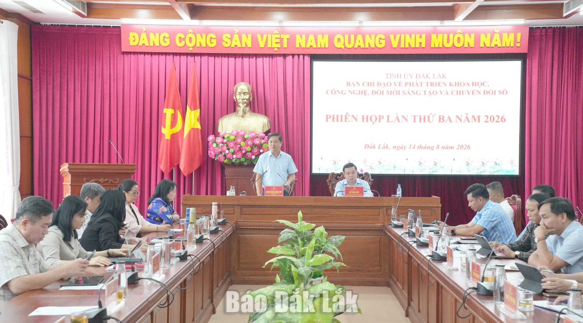 Quang cảnh phiên họp.