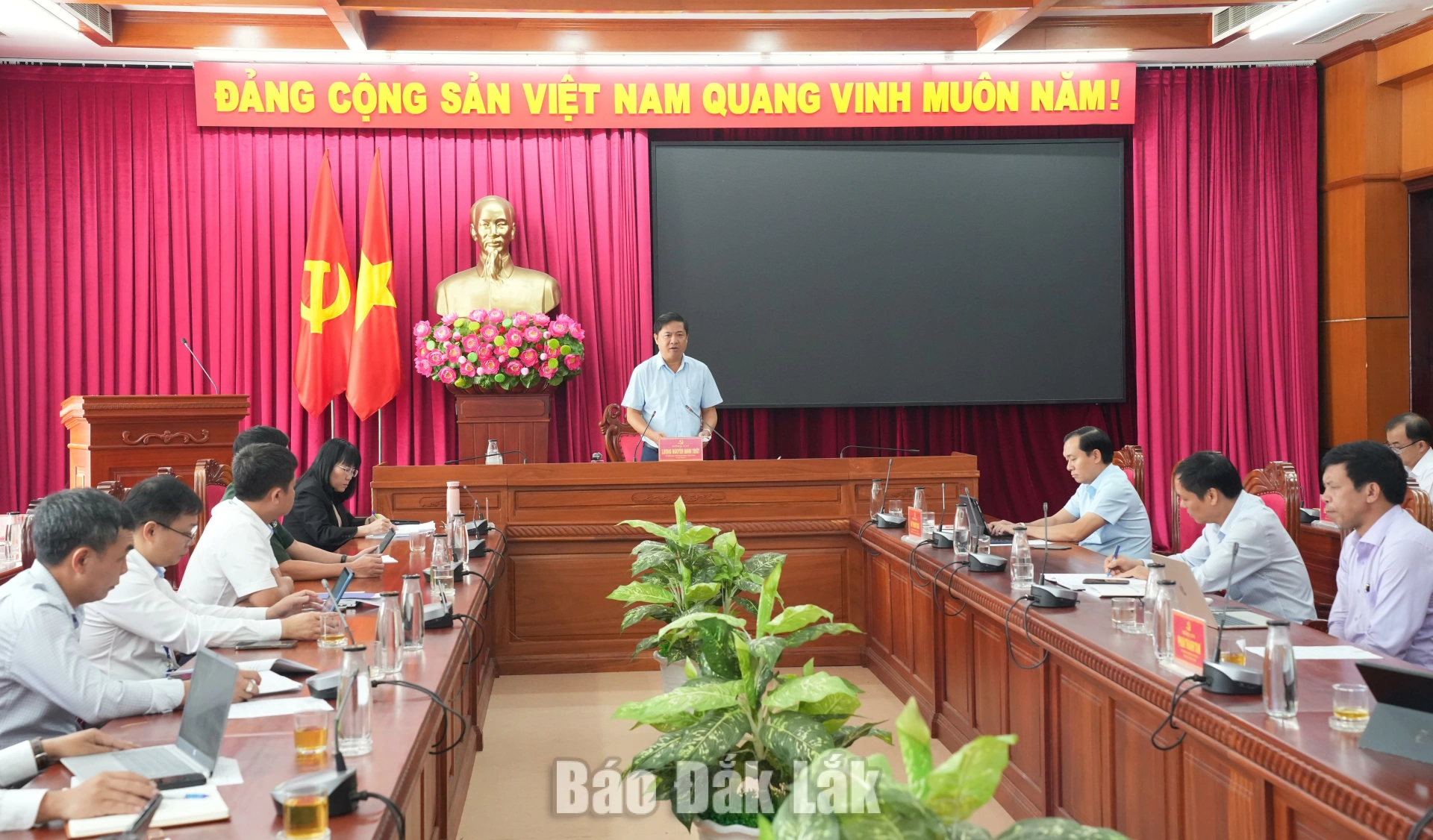 Triển khai các bài toán lớn phải đi vào thực chất 1 Quang cảnh buổi làm việc.
