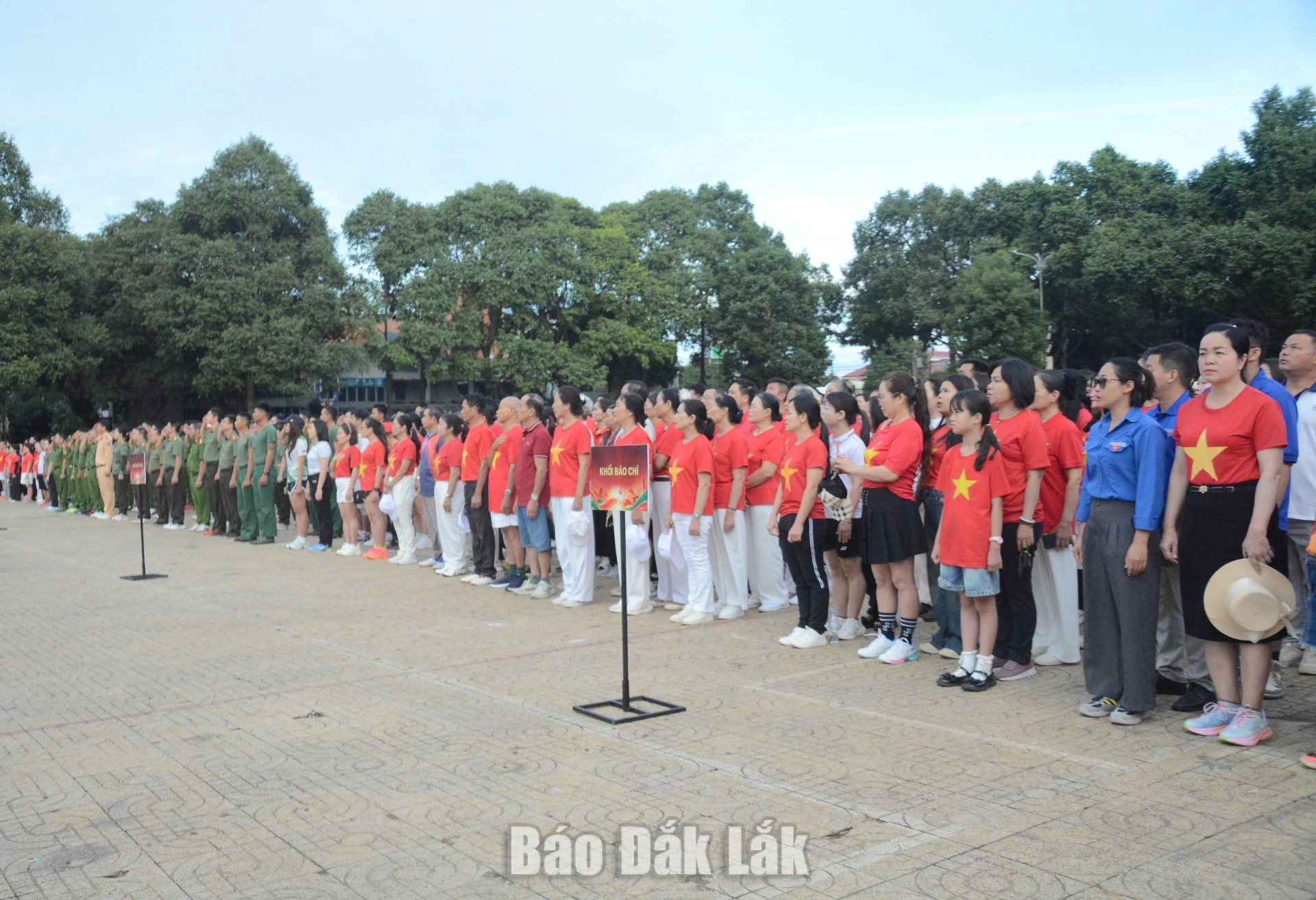 Khối nhà báo tham dự chương trình