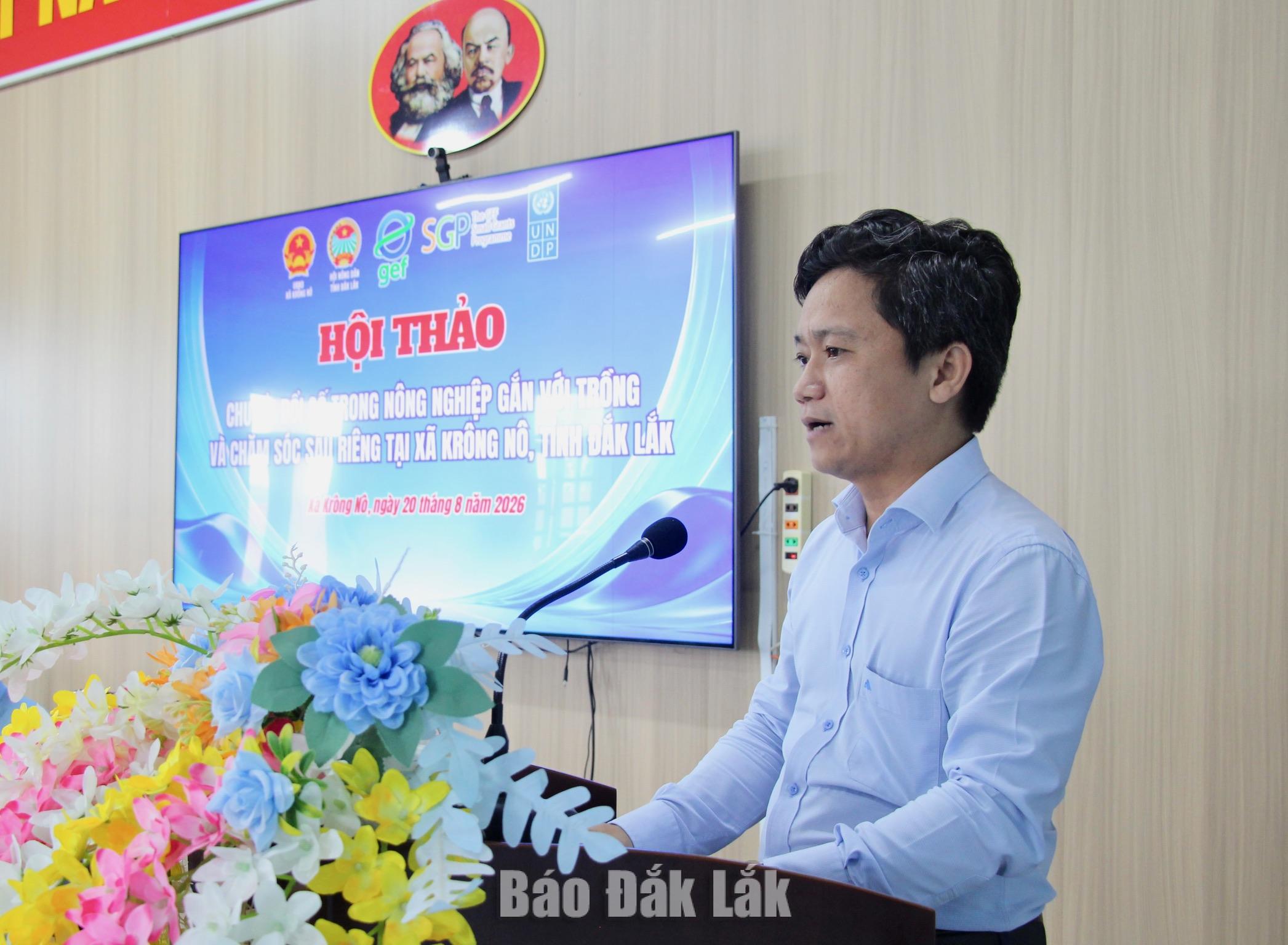 Phó Chủ tịch Thường trực Hội Nông dân tỉnh Võ Văn Dũng phát biểu khai mạc hội thảo.