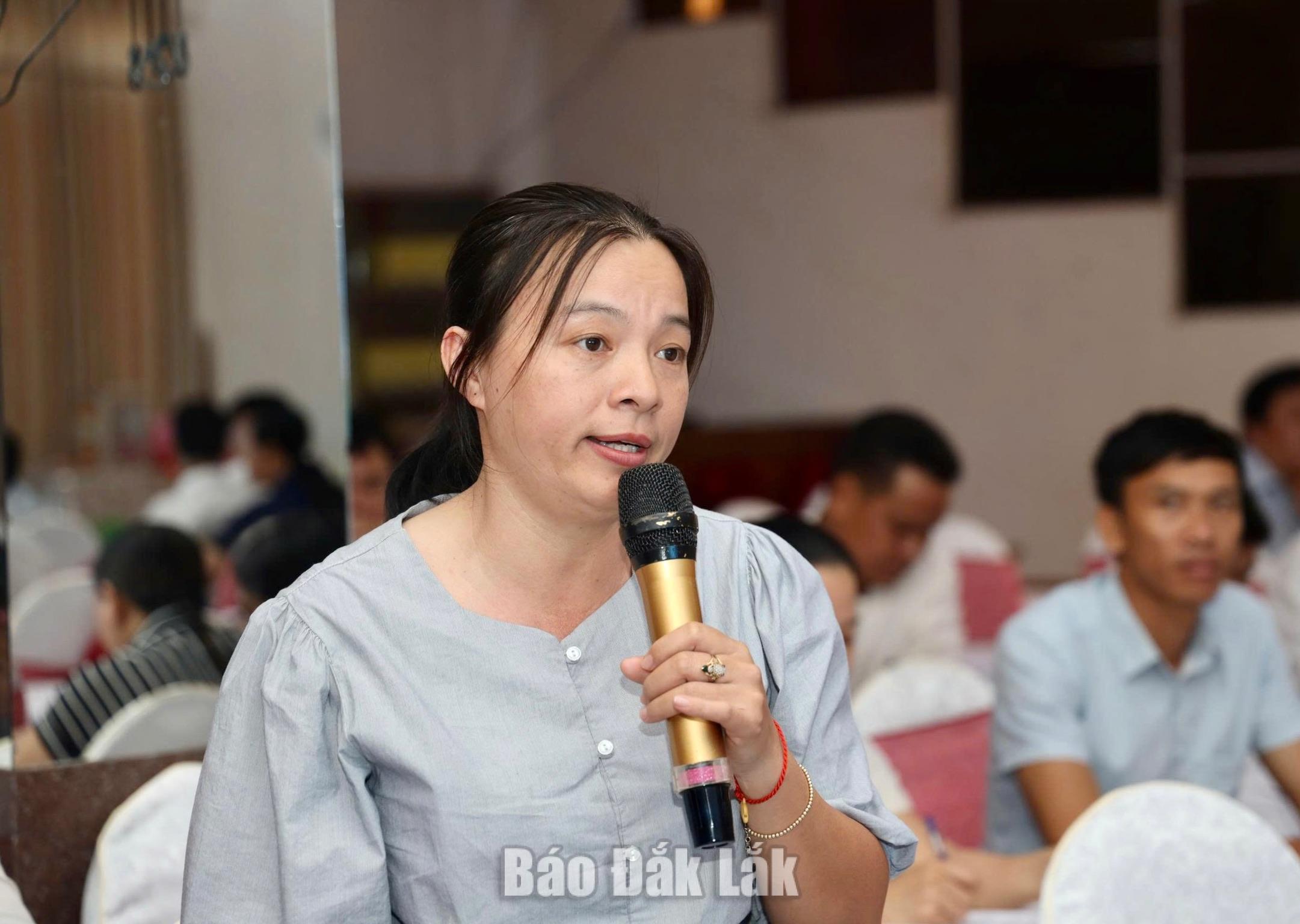 Đẩy mạnh chuyển đổi số trong công tác hội nông dân 2 Đại biểu đóng góp ý kiến tại hội nghị.