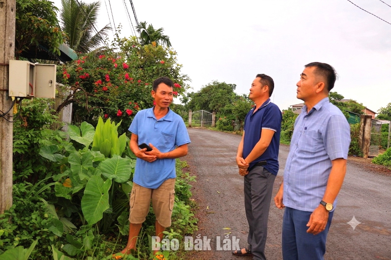 Trưởng thôn gần dân từ những việc nhỏ 1 Trưởng thôn Sình Mây