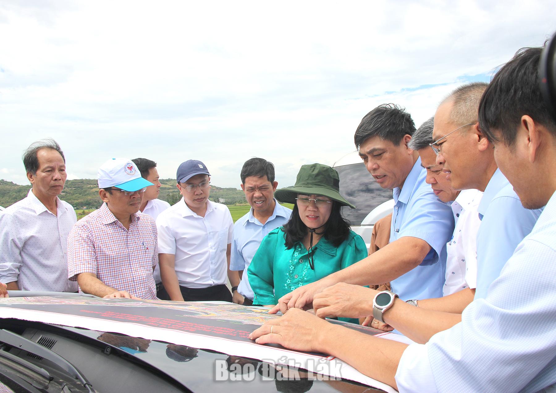 Phó Chủ tịch Thường trực UBND tỉnh Hồ Thị Nguyên Thảo yêu cầu các sở, ngành, địa phương và các ban quản lý dự án tập trung tháo gỡ từng khó khăn, vướng mắc trong thực hiện Chiến dịch 45 ngày đêm.
