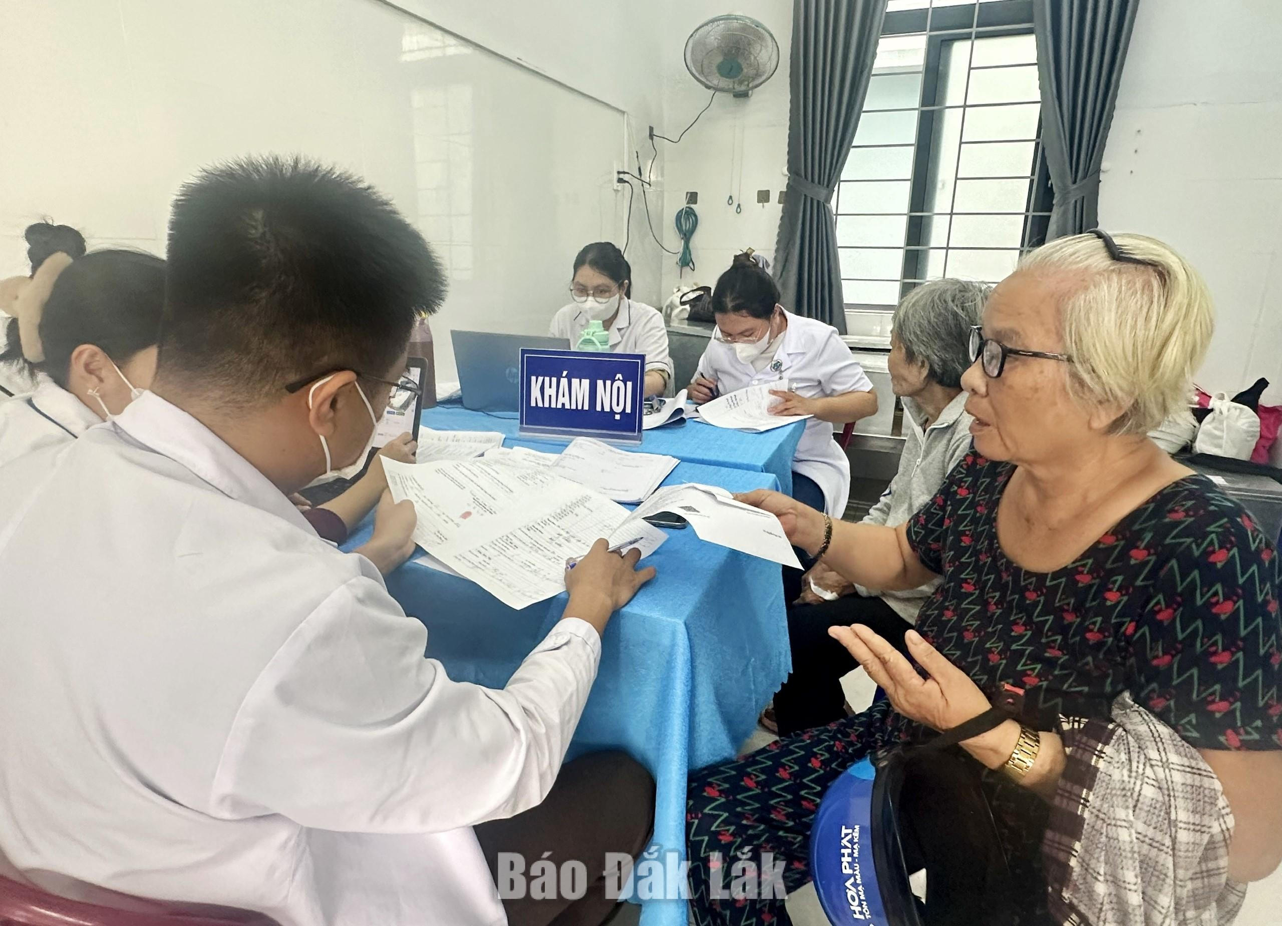 Đội ngũ y, bác sĩ tư vấn, hướng dẫn bệnh nhân khi có kết quả