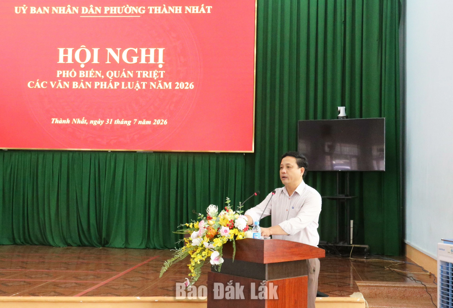 Phường Thành Nhất phổ biến các văn bản pháp luật năm 2026 1 Phó Chủ tịch UBND phường Thành Nhất Phạm Văn Thái phát biểu tại hội nghị.