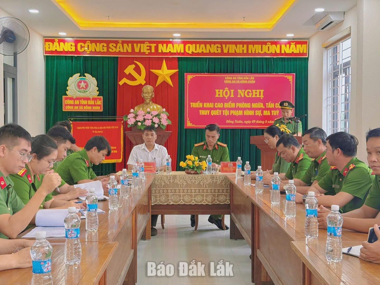 Các đại biểu tham gia hội nghị.
