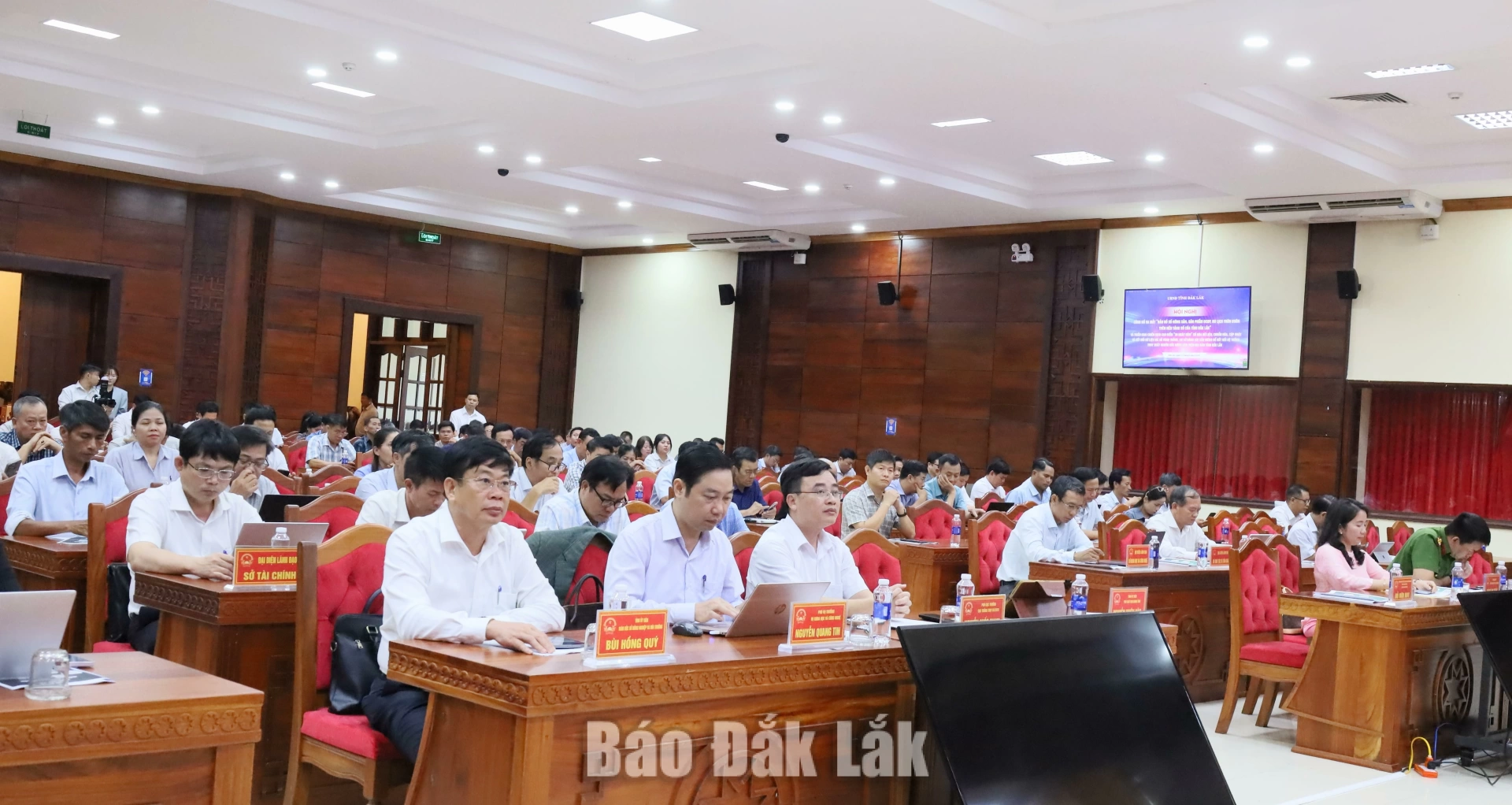 Đắk Lắk chính thức vận hành Bản đồ số nông sản và phát động chiến dịch "30 ngày đêm" 2 Các đại biểu tham dự hội nghị.