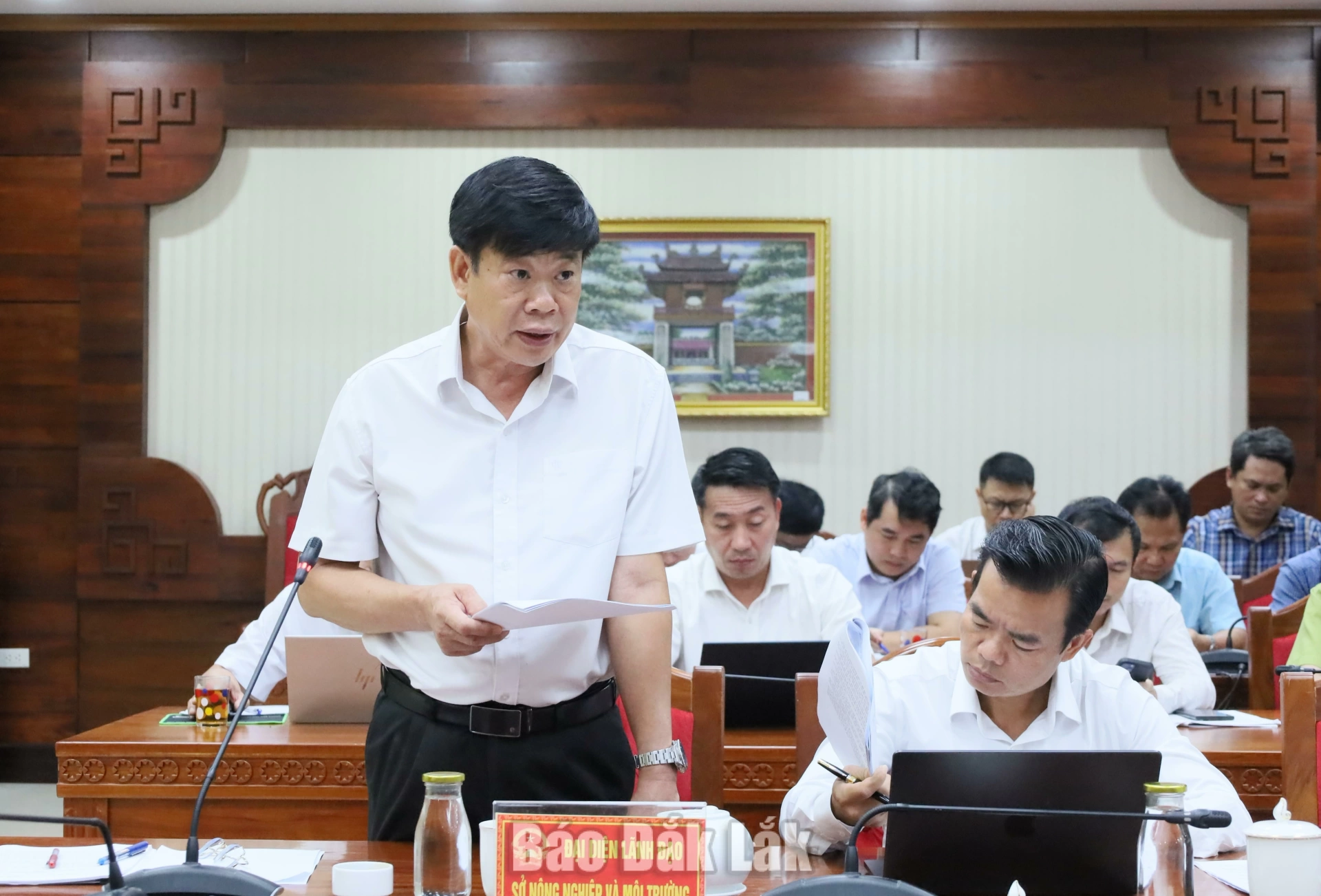 Giám đốc Sở Nông nghiệp và Môi trường Bùi Hồng Quý báo cáo các nội dung về tăng trưởng 2 con số của ngành.