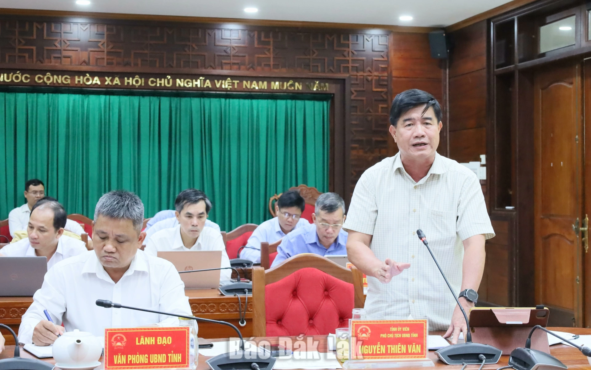Phó Chủ tịch UBND tỉnh Nguyễn Thiên Văn phát biểu ý kiến.