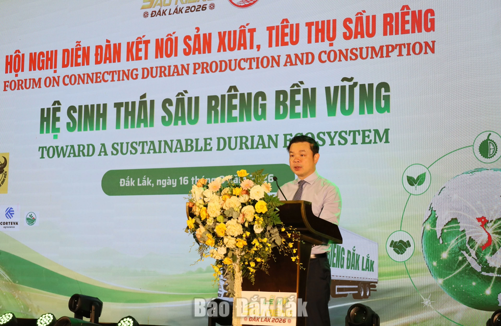Đồng chí Đỗ Hữu Huy, Ủy viên dự khuyết Trung ương Đảng, Phó Bí thư Tỉnh ủy, Chủ tịch UBND tỉnh phát biểu khai mạc hội nghị.