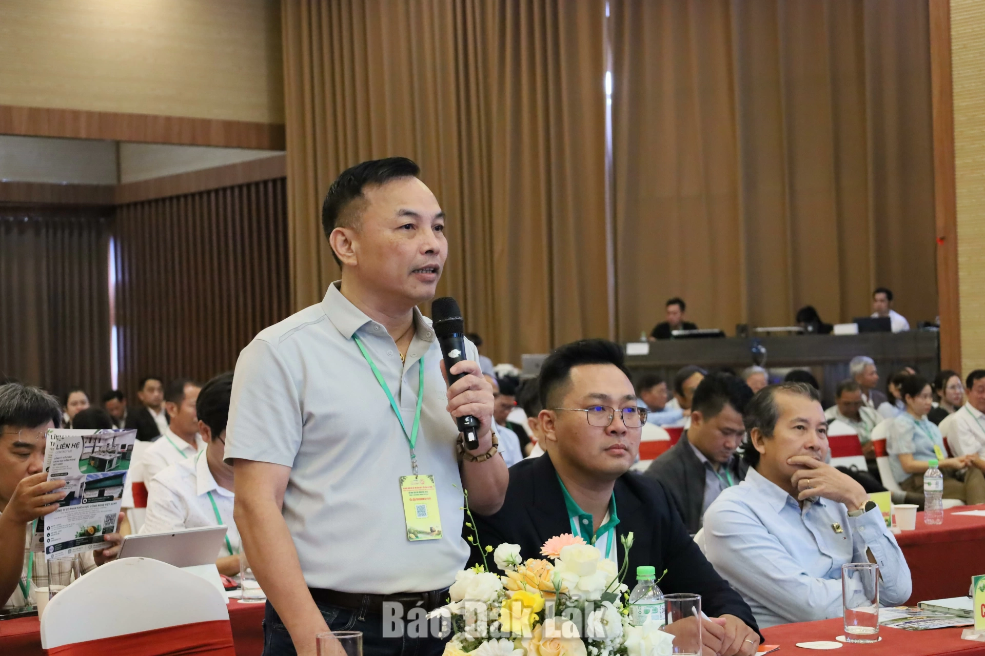 Đại biểu tham gia ý kiến phiên thảo luận.