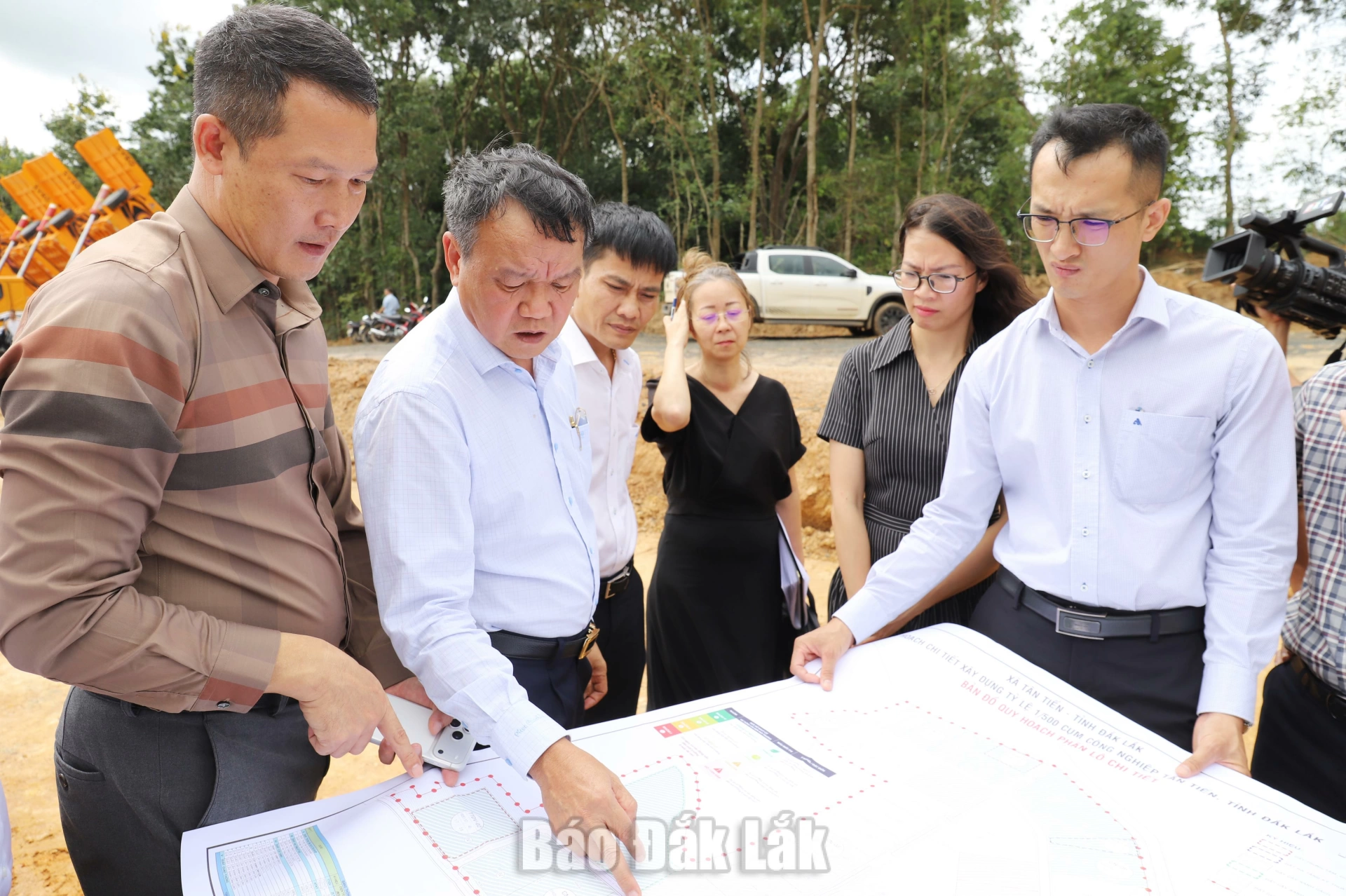 đoàn công tác do Phó Chủ tịch UBND tỉnh Đào Mỹ làm Trưởng đoàn đã kiểm tra thực địa tiến độ triển khai Dự án đầu tư xây dựng hạ tầng kỹ thuật Cụm công nghiệp Tân Tiến.
