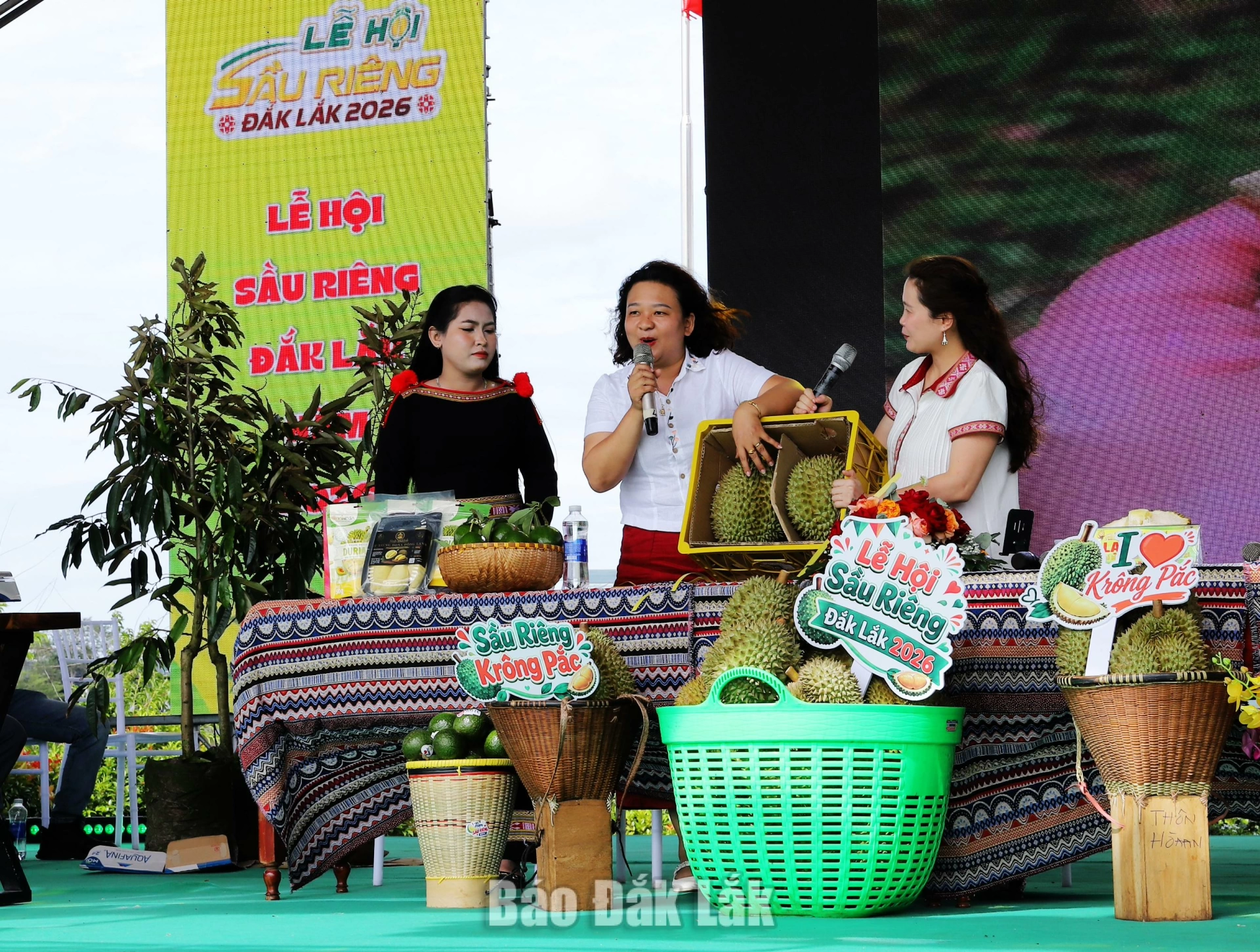 Hơn 4 tấn sầu riêng được bán ra ngay trong phiên livestream.