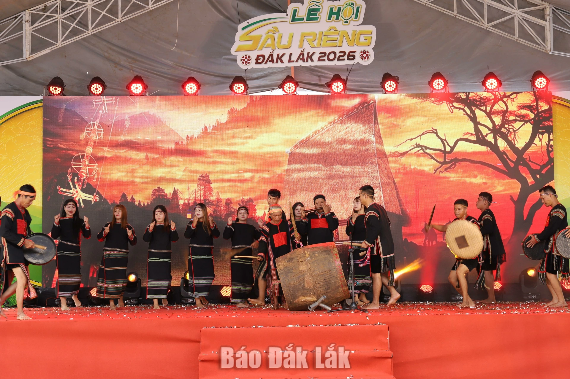 Mở đầu Lễ hội là không gian văn hóa cồng chiêng đặc trưng của Krông Năng.