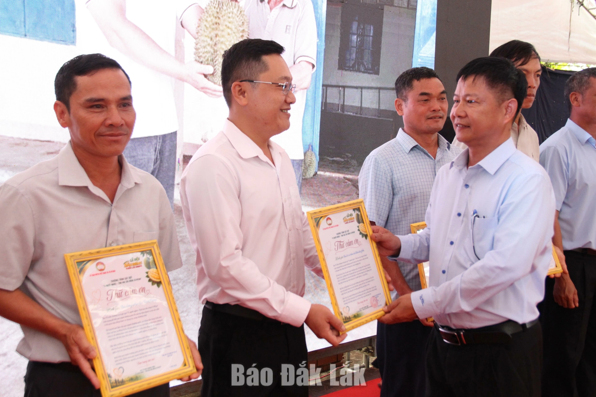 Xã Cư M'gar hưởng ứng Lễ hội Sầu riêng Đắk Lắk nắm 2026 4 Bí thư Đảng ủy, Chủ tịch HĐND xã Nguyễn Thiên