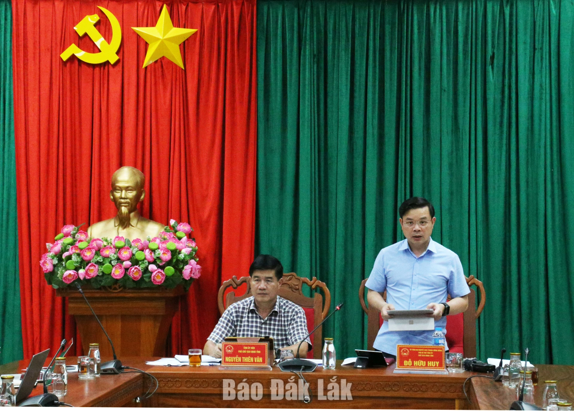 Ủy viên Dự khuyết Trung ương Đảng, Phó Bí thư Tỉnh ủy, Chủ tịch UBND tỉnh Đắk Lắk Đỗ Hữu Huy phát biểu tại cuộc họp.
