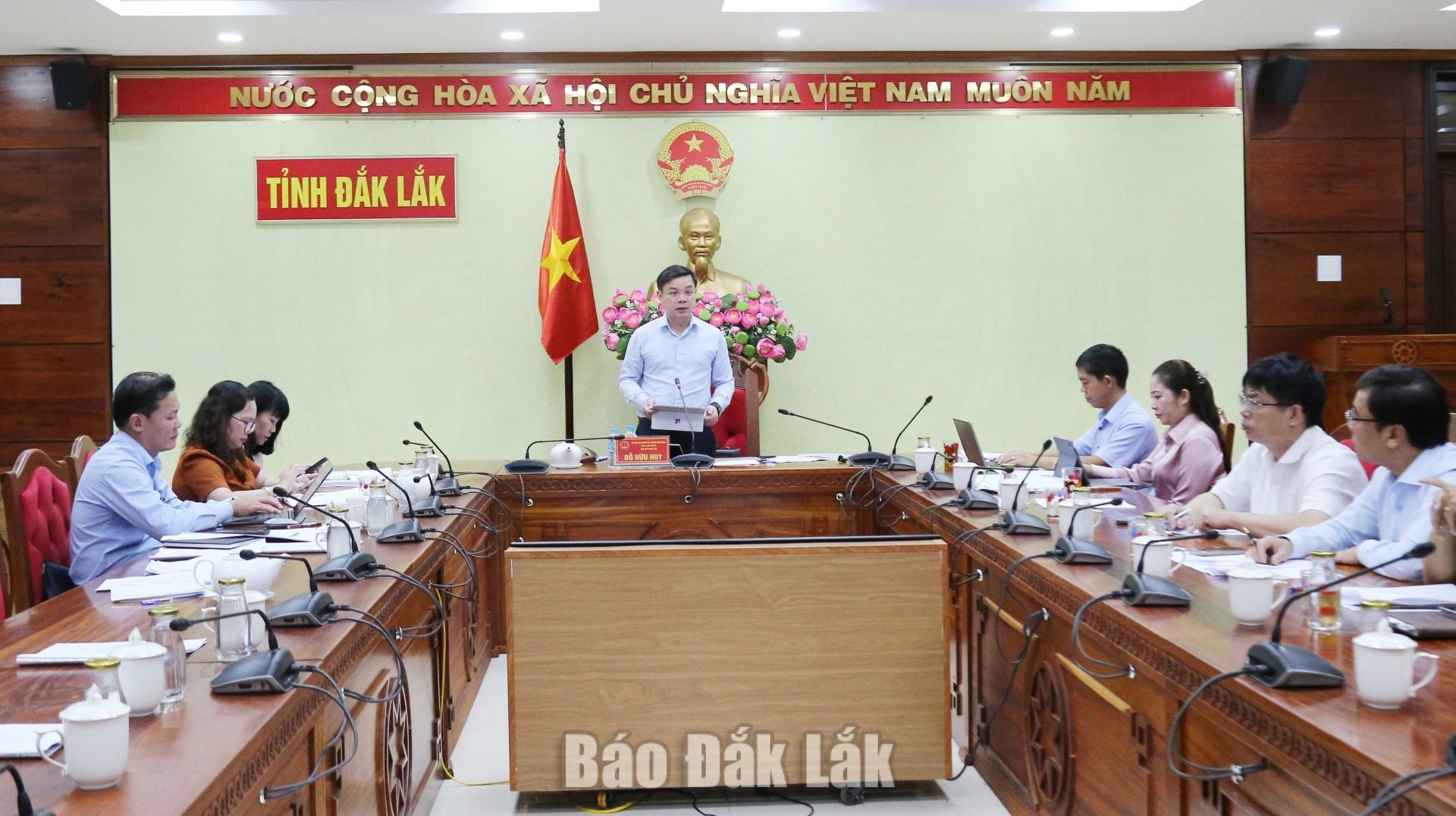 Cương quyết cưỡng chế những trường hợp cố tình chây ì bàn giao mặt bằng các dự án 1 Quang cảnh cuộc họp.
