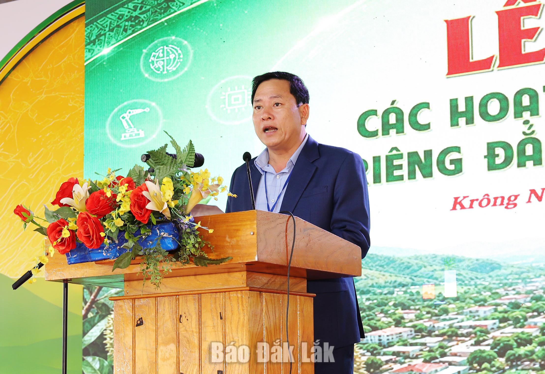 Krông Năng khai mạc chuỗi hoạt động hưởng ứng Lễ hội Sầu riêng Đắk Lắk năm 2026 2 Chủ tịch UBND xã Krông Năng Lê Hồng Văn phát biểu khai mạc Lễ hội.
