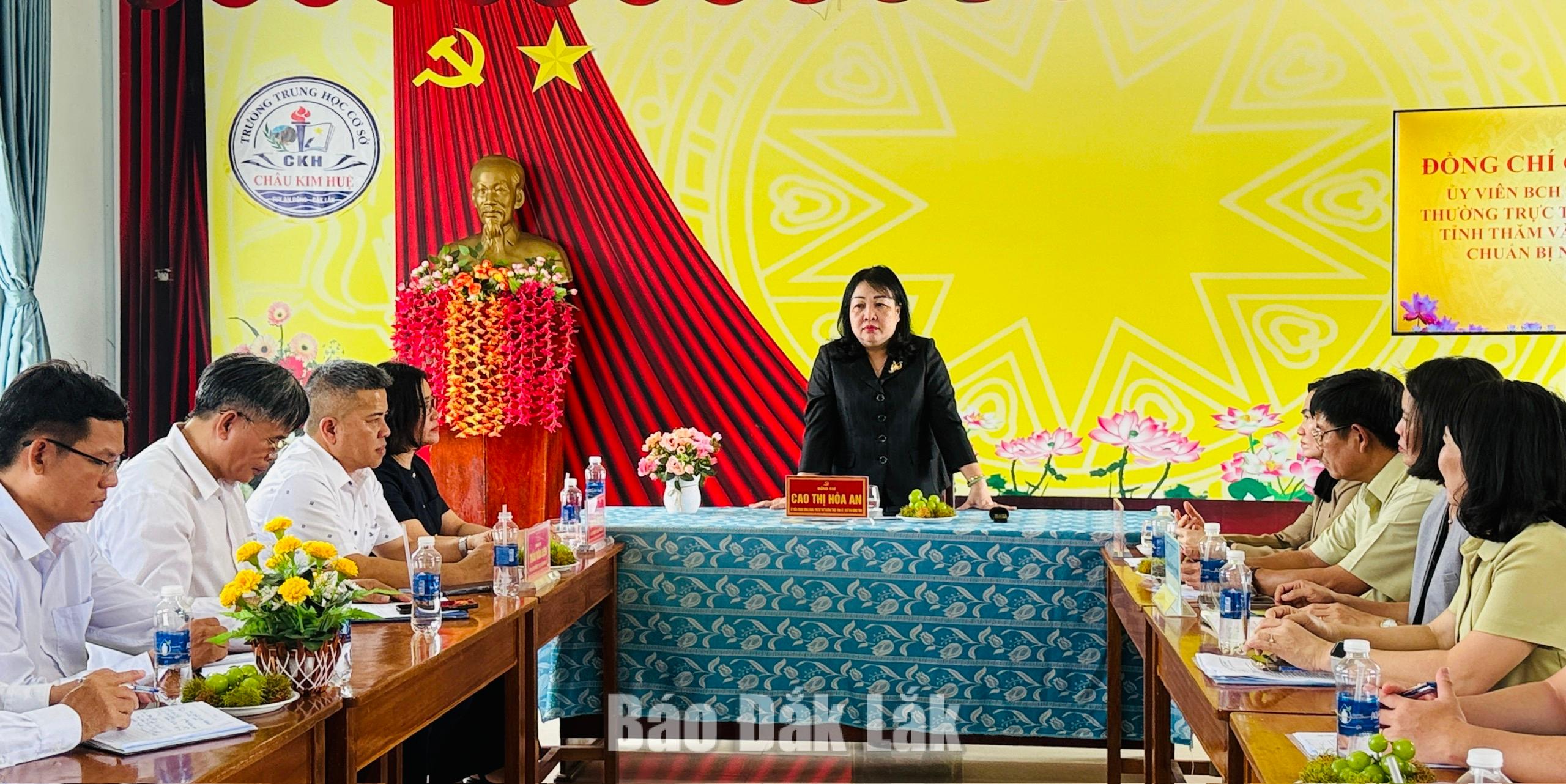 đồng chí Cao Thị Hòa An, Ủy viên Trung ương Đảng, Phó Bí thư Thường trực Tỉnh ủy, Chủ tịch HĐND tỉnh phát biểu tại buổi khảo sát.
