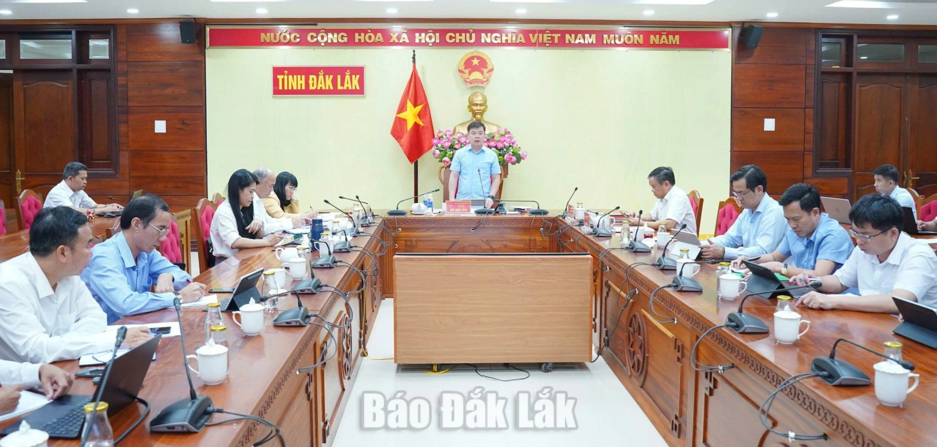 Chủ tịch UBND tỉnh Đắk Lắk Đỗ  Hữu Huy chủ trì cuộc họp.