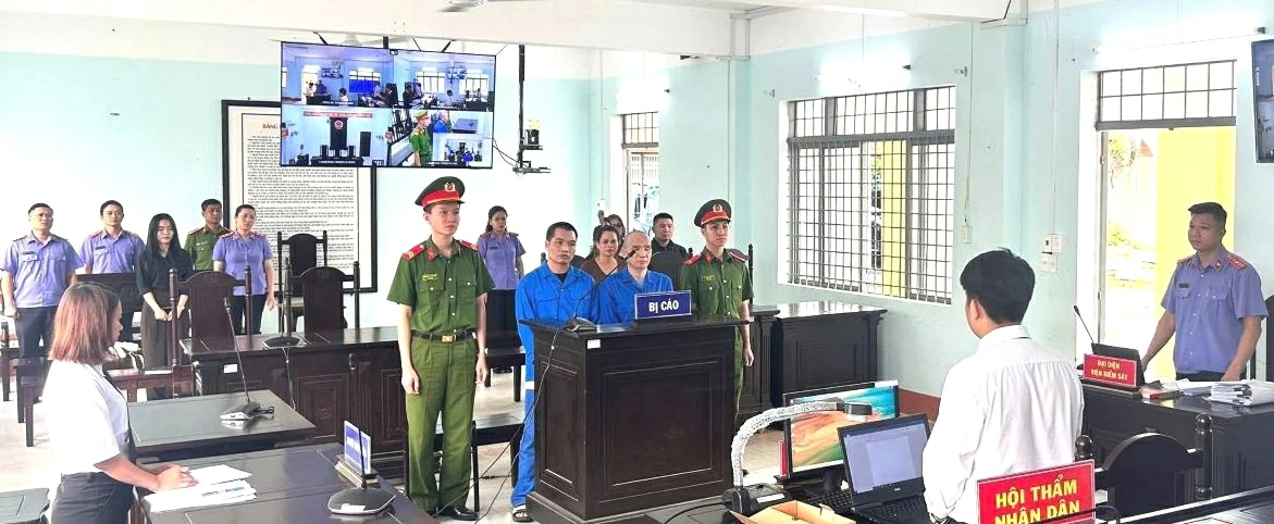 Lĩnh án tù vì mua bán, tàng trữ trái phép chất ma túy 1 Quang cảnh phiên tòa tại TAND Khu vực 6. Ảnh: Viện KSND tỉnh