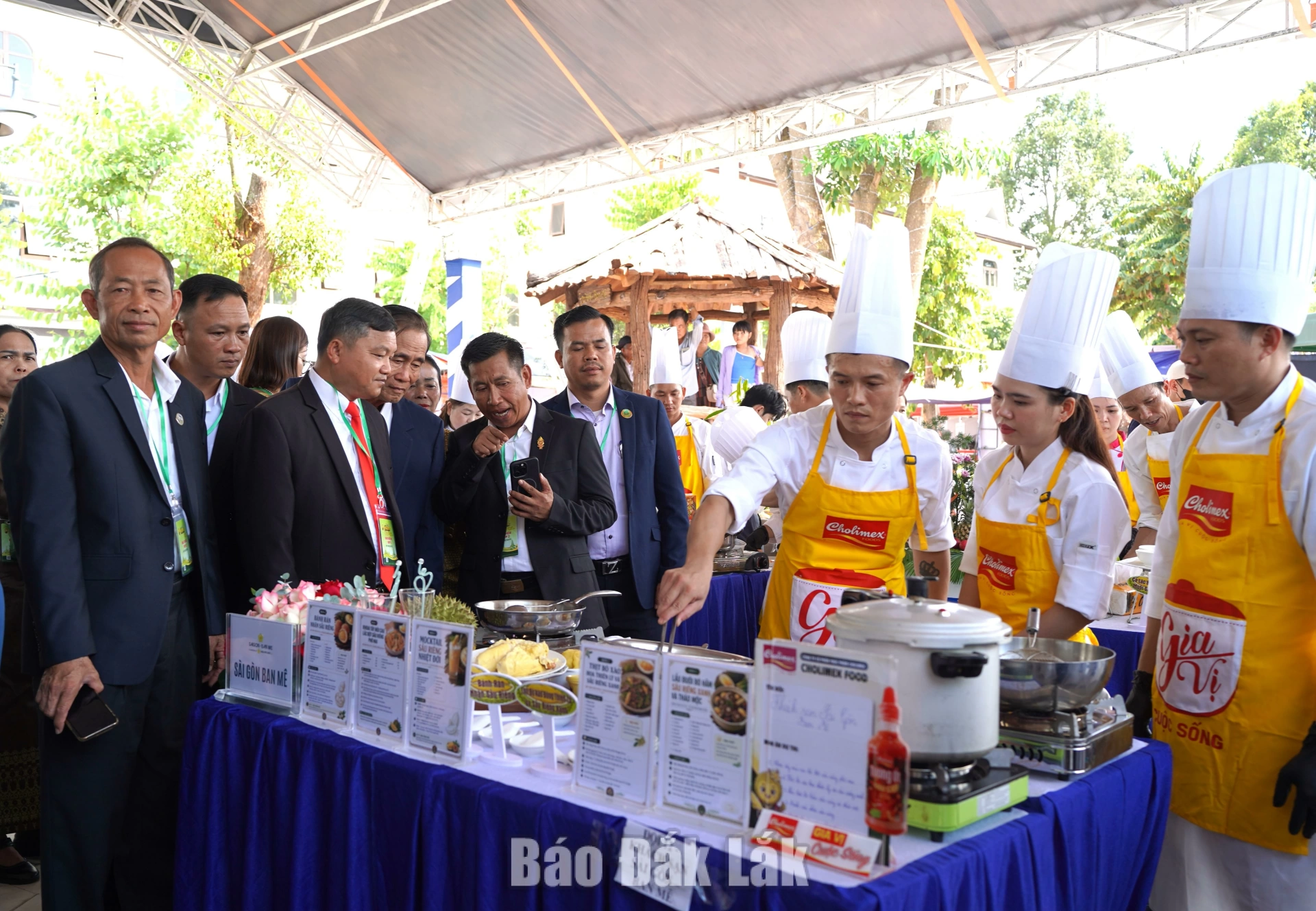 Đánh thức giác quan cùng nghệ thuật ẩm thực sầu riêng 1 Các đội tham gia Cuộc thi ẩm thực “102 món ăn đặc sắc chế biến từ sầu riêng Đắk Lắk năm 2026”.