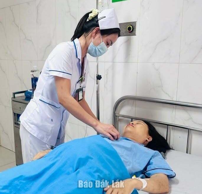 Sản phụ N.T.D. sức khỏe đã ổn định, đang được các y, bác sĩ Khoa Phụ Sản, Bệnh viện Đa khoa vùng Tây Nguyên chăm sóc và theo dõi sau phẫu thuật.