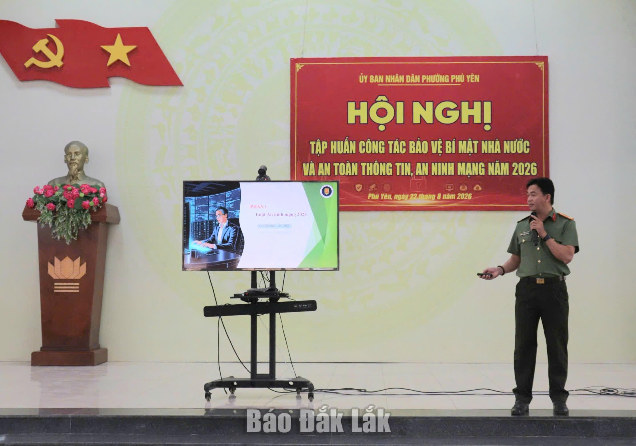 Ban hành Quy chế bảo vệ bí mật nhà nước trên địa bàn tỉnh 1 Báo cáo viên Phòng PA05 (Công an tỉnh) phổ biến các biện pháp bảo đảm an toàn thông tin tại phường Phú Yên. Ảnh minh họa: Tuyết Hương