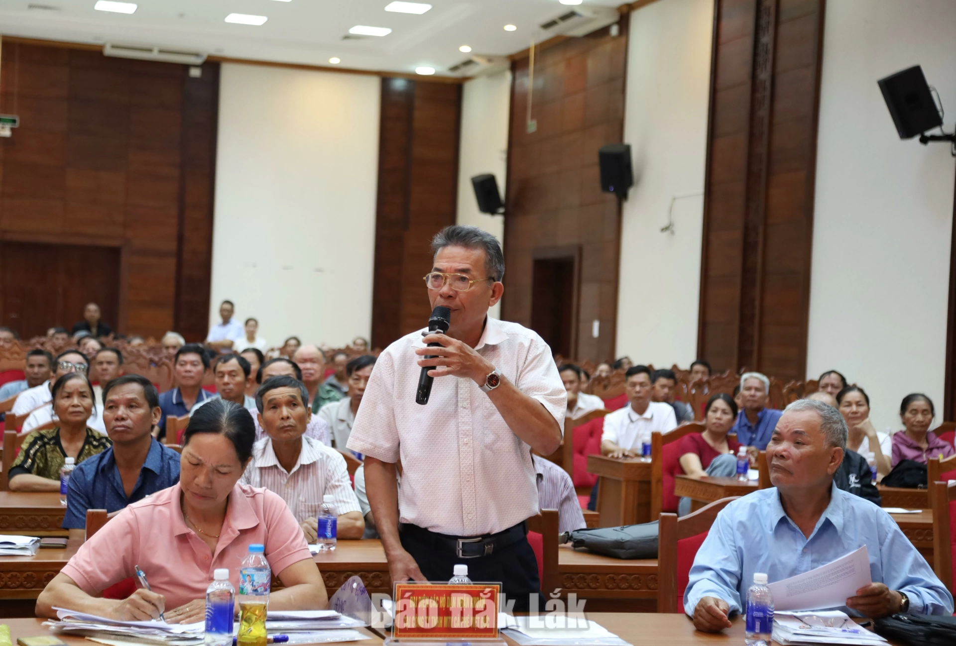 Đại diện các hộ nhận khoán tại Công ty TNHH MTV Cà phê Việt Đức nêu ý kiến.