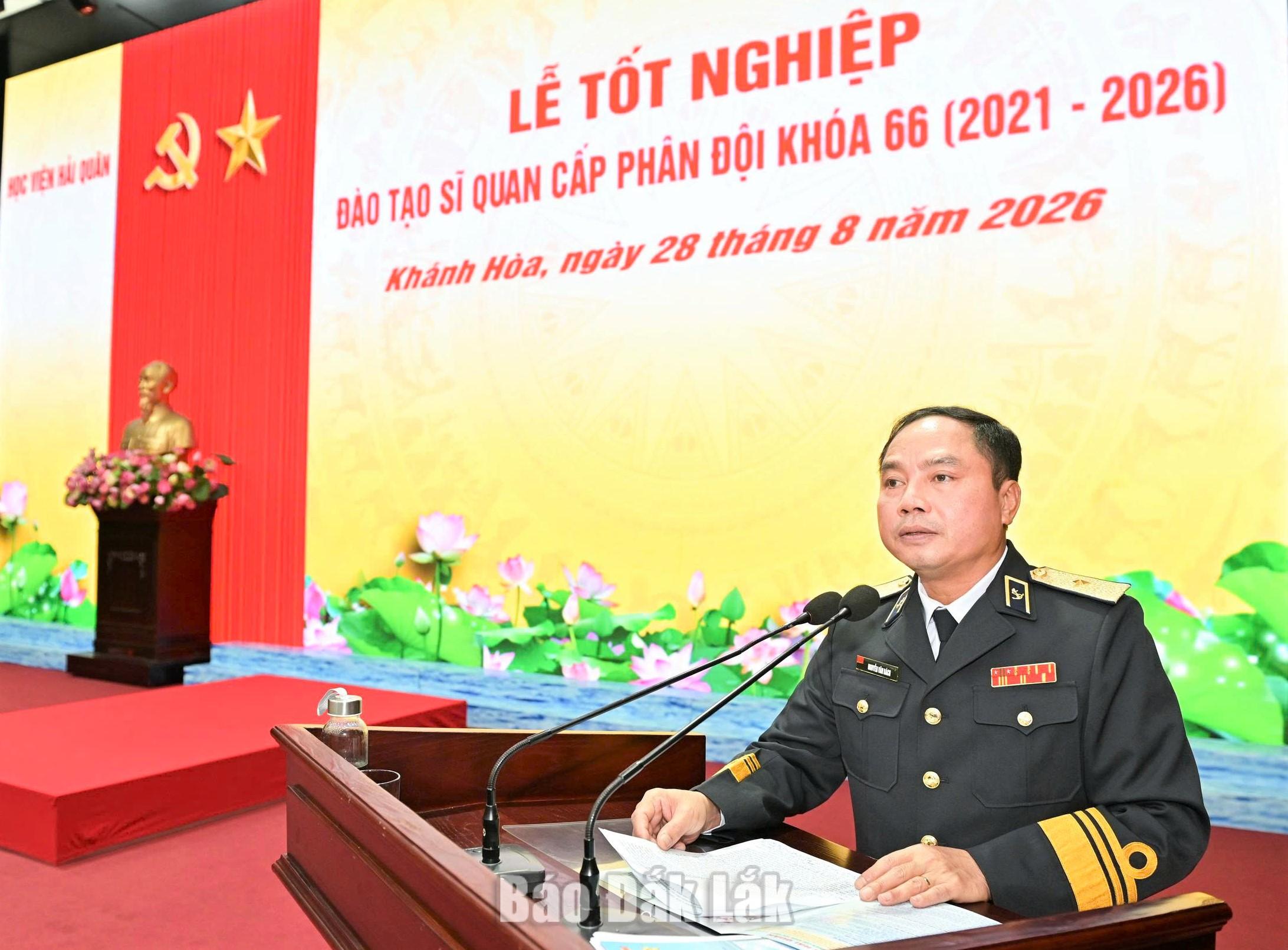 Chuẩn Đô đốc Nguyễn Văn Bách, Phó Tư lệnh, Tham mưu trưởng Quân chủng Hải quân phát biểu.