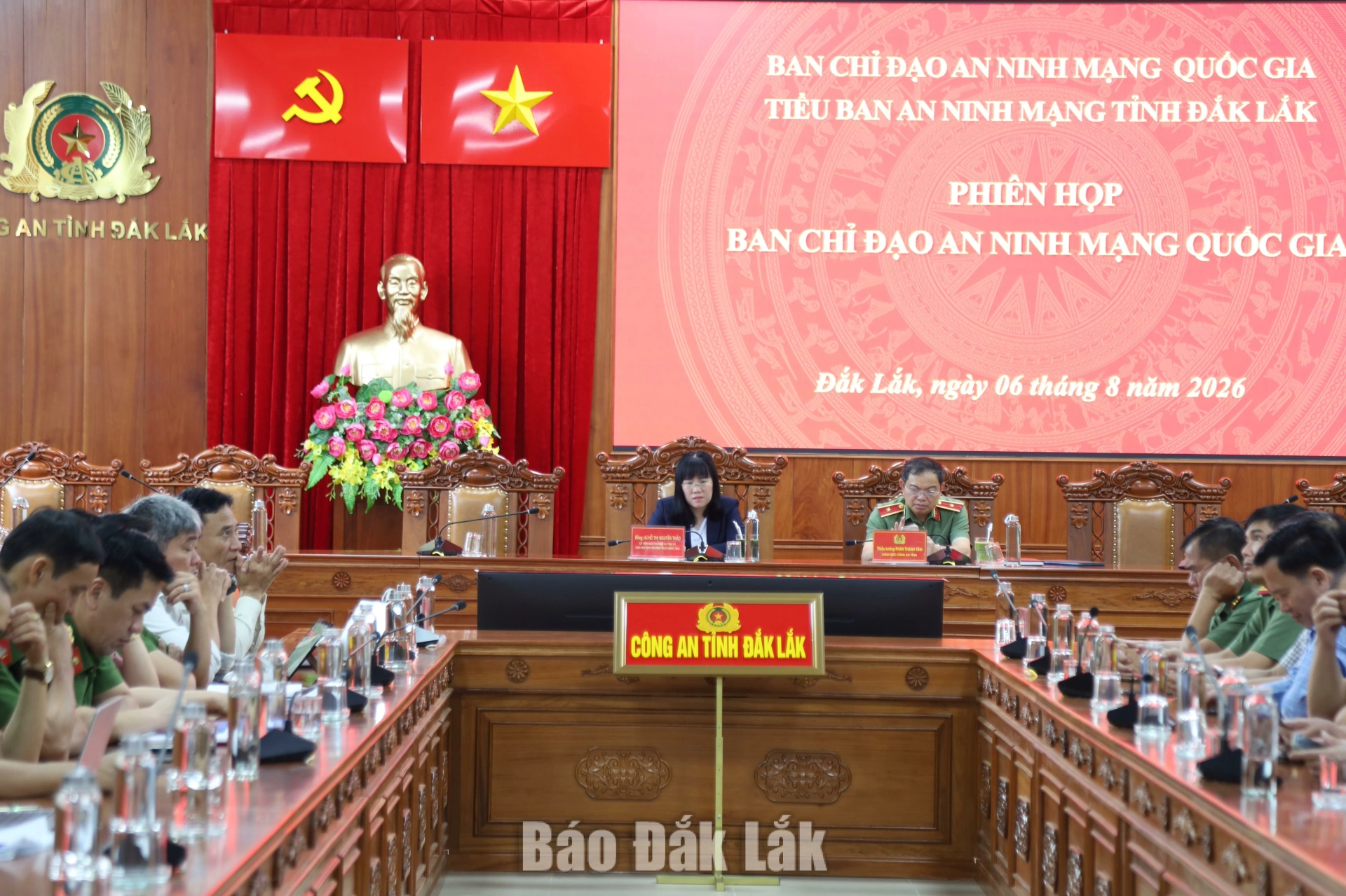 Chủ động bảo vệ chủ quyền số quốc gia 5 Các đồng chí chủ trì hội nghị.