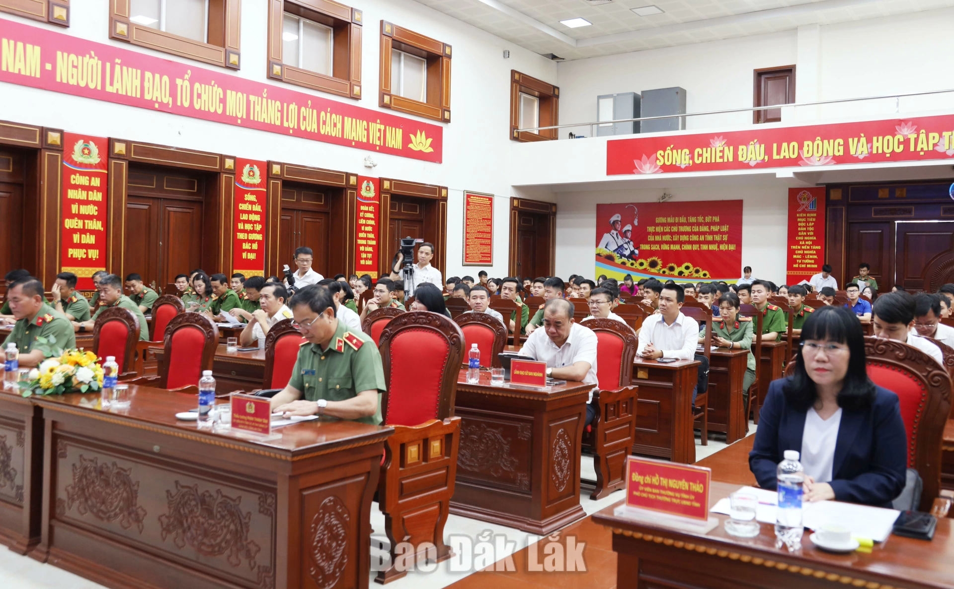 Các đại biểu tham gia buổi phát động.