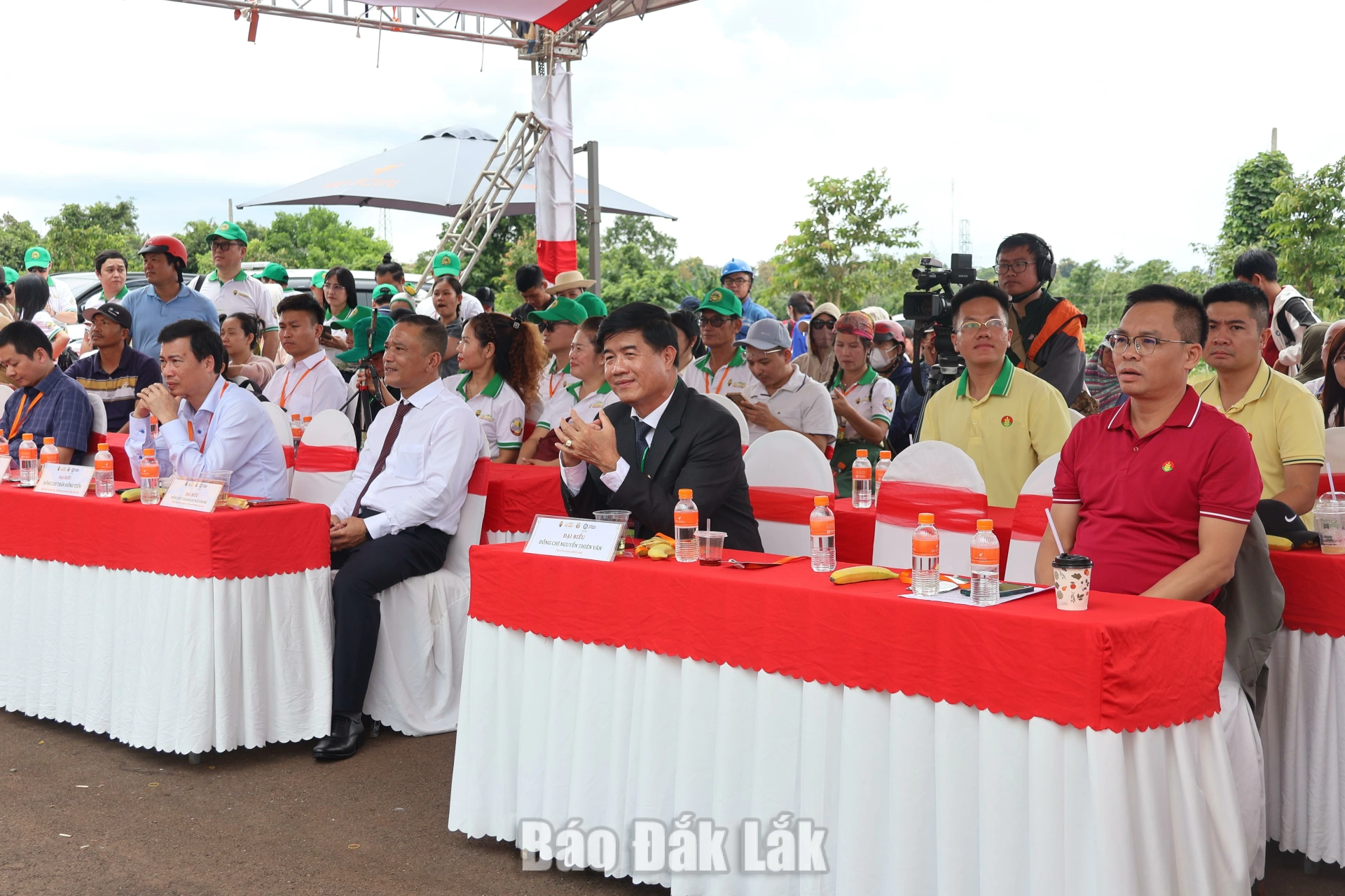 Các đại biểu tham dự buổi công bố.