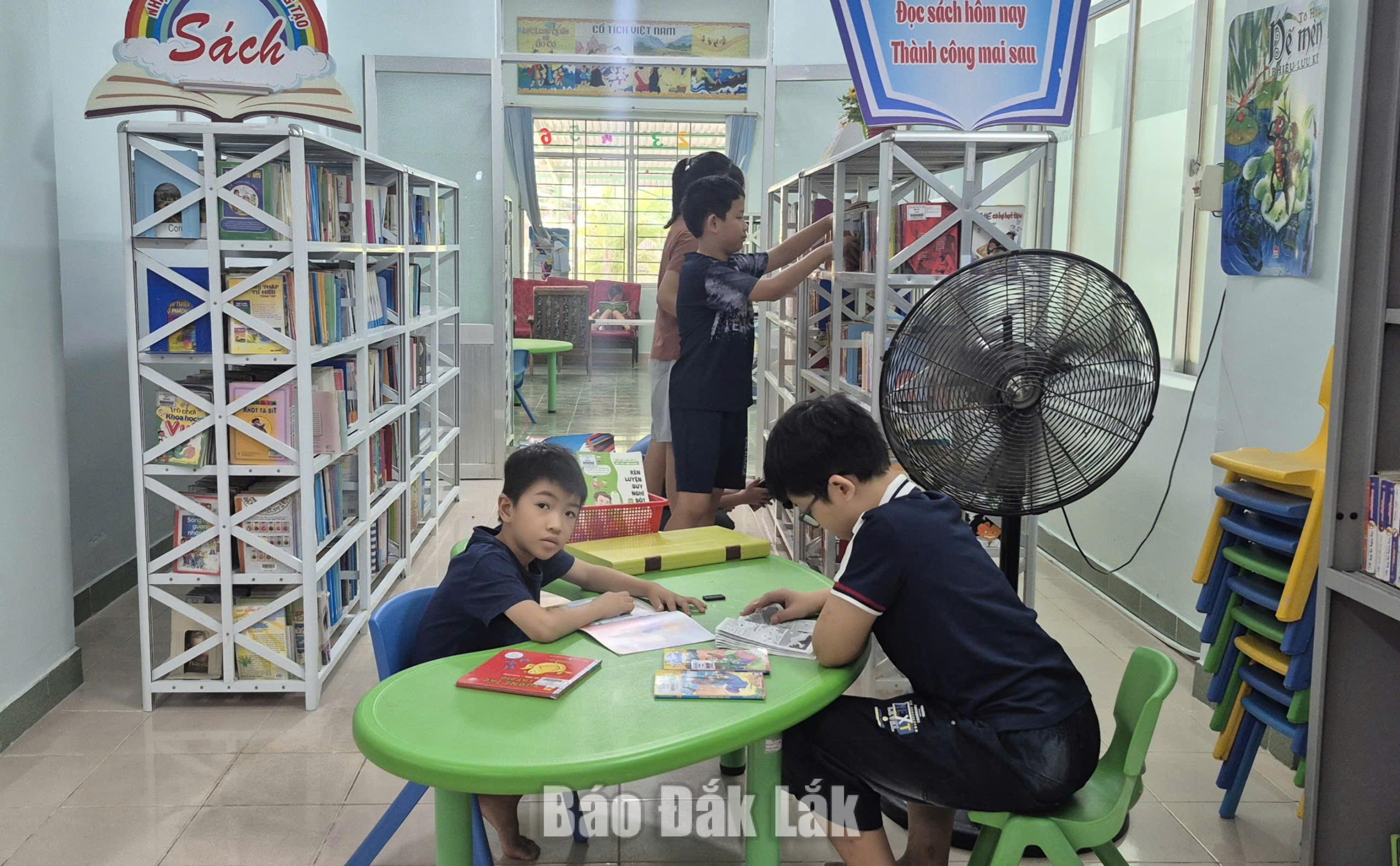 Hơn 11.470 lượt bạn đọc đã tham gia các hoạt động hè tại Thư viện Hải Phú 1 Các em học sinh đọc sách tại Thư viện Hải Phú.