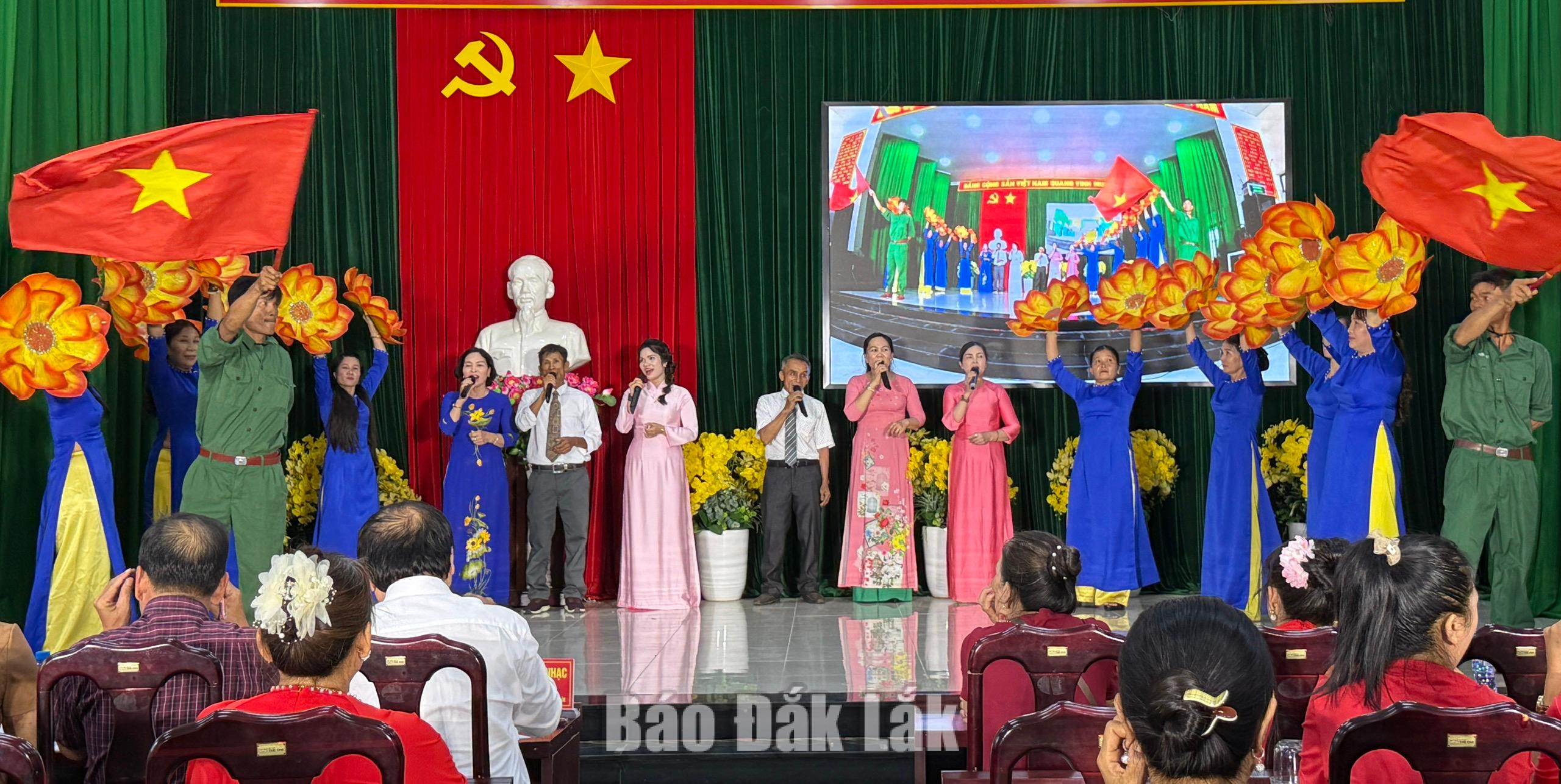Một tiết mục tham gia tại hội thi của Chi hội Nông dân Tổ dân phố Thượng Phú.