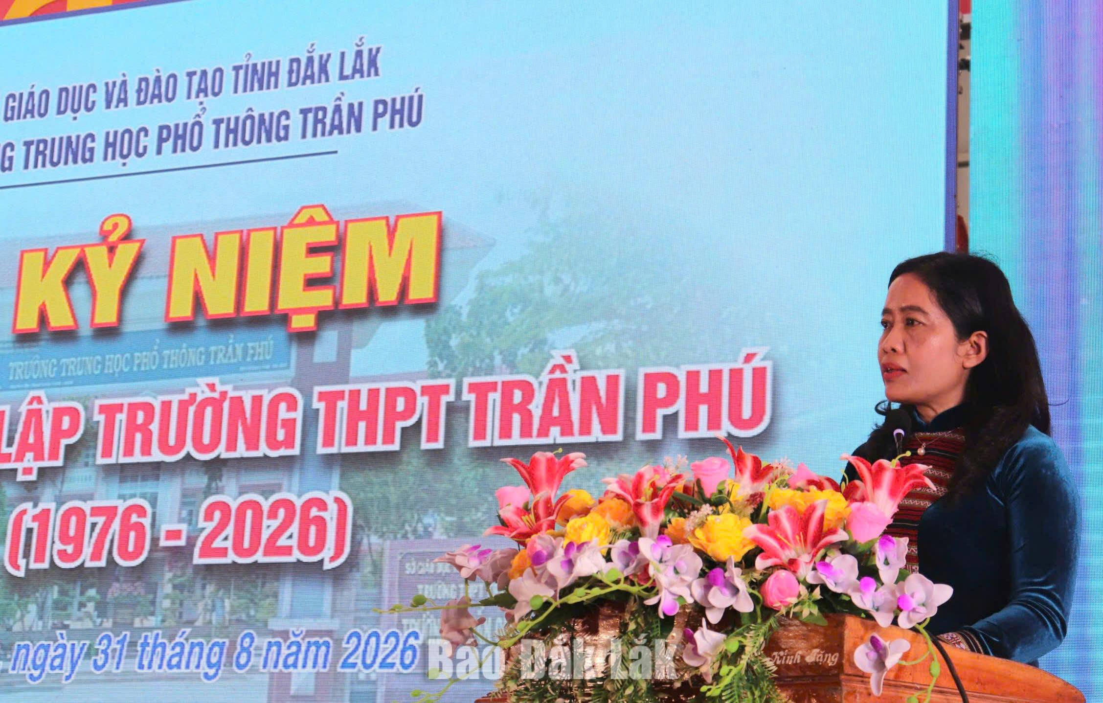 Giám đốc Sở GD-ĐT Lê Thị Thanh Xuân phát biểu tại buổi lễ.