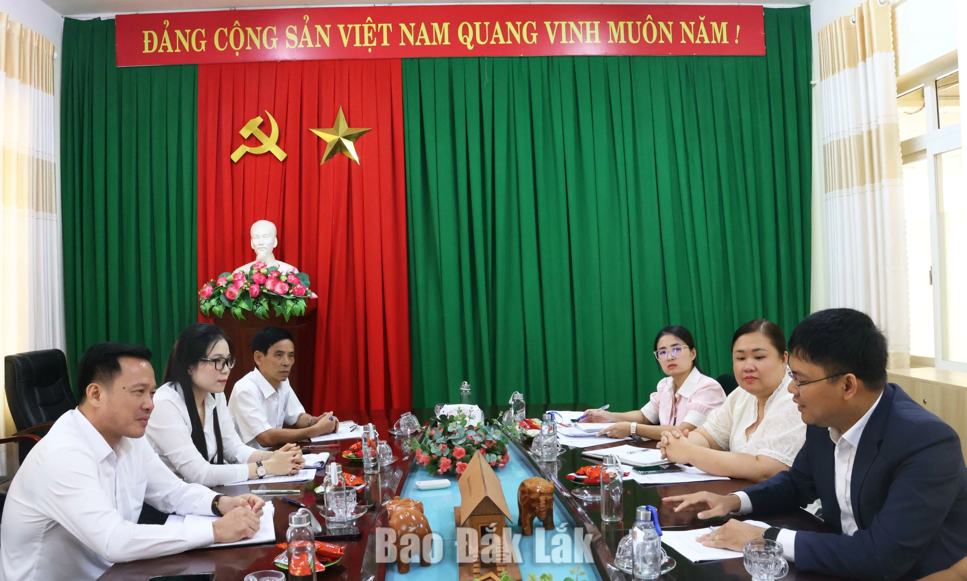 Hỗ trợ hơn 2,4 tỷ đồng cho học sinh vượt khó học giỏi 1 Hội Khuyến học tỉnh Đắk Lắk và Tổ chức Children of Peace International (gọi tắt là COPI)