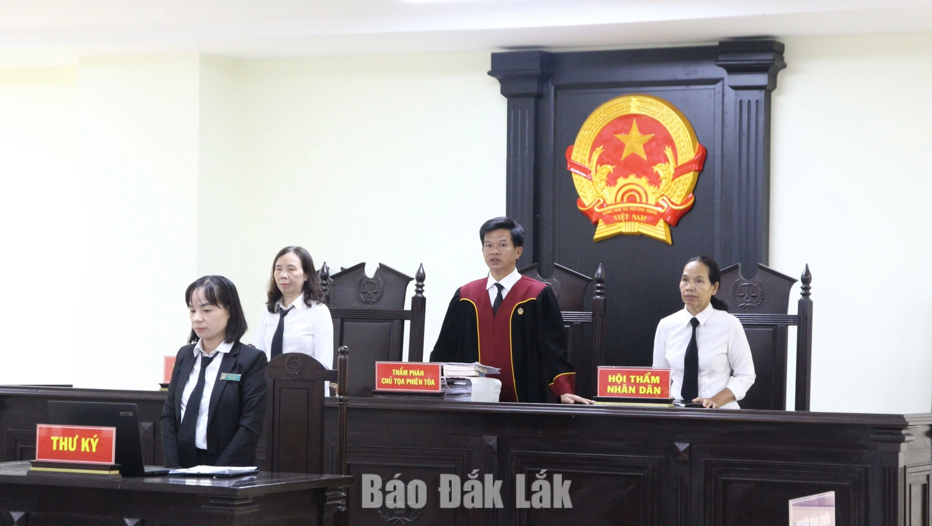 Lĩnh án 7 năm 6 tháng tù vì tội phá hoại chính sách đoàn kết 3 Hội đồng xét xử tuyên án.