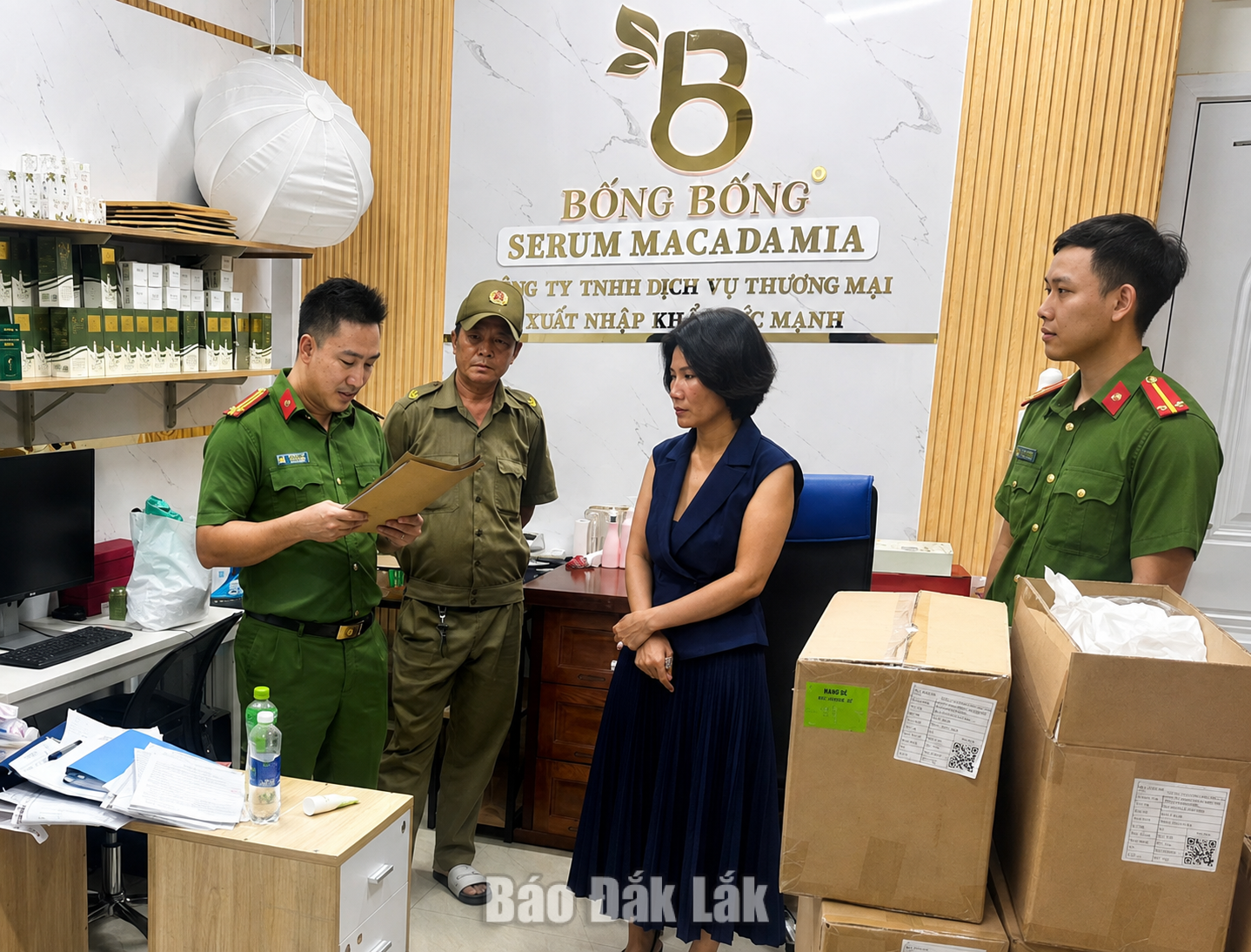 Bắt đối tượng truy nã đặc biệt nguy hiểm lừa đảo chiếm đoạt hơn 26,5 tỷ đồng 1 Đối tượng Nguyễn Thị Lựu bị bắt giữ.