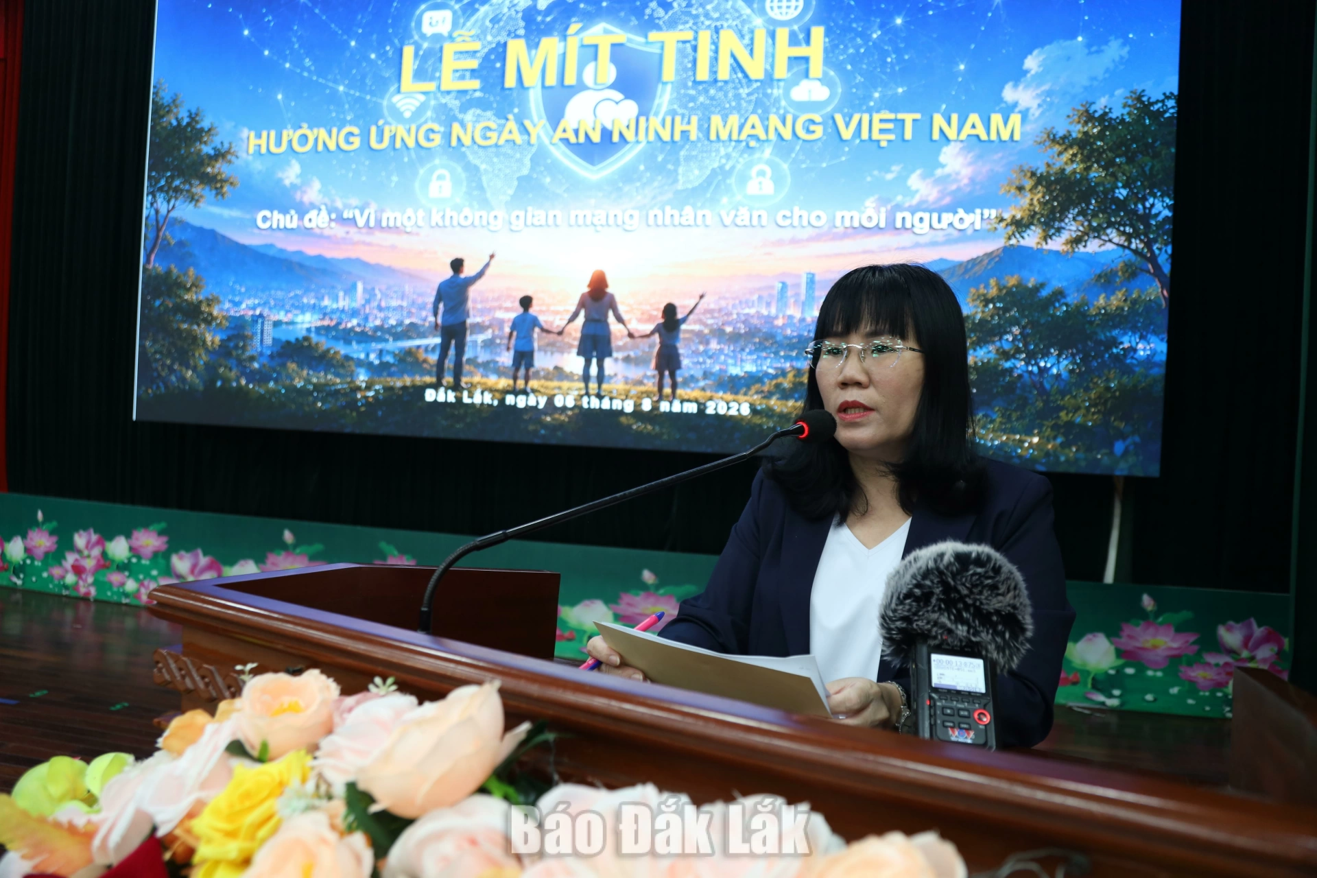 đồng chí Hồ Thị Nguyên Thảo, Ủy viên Ban Thường vụ Tỉnh ủy, Phó Chủ tịch Thường trực UBND tỉnh phát biểu phát động.