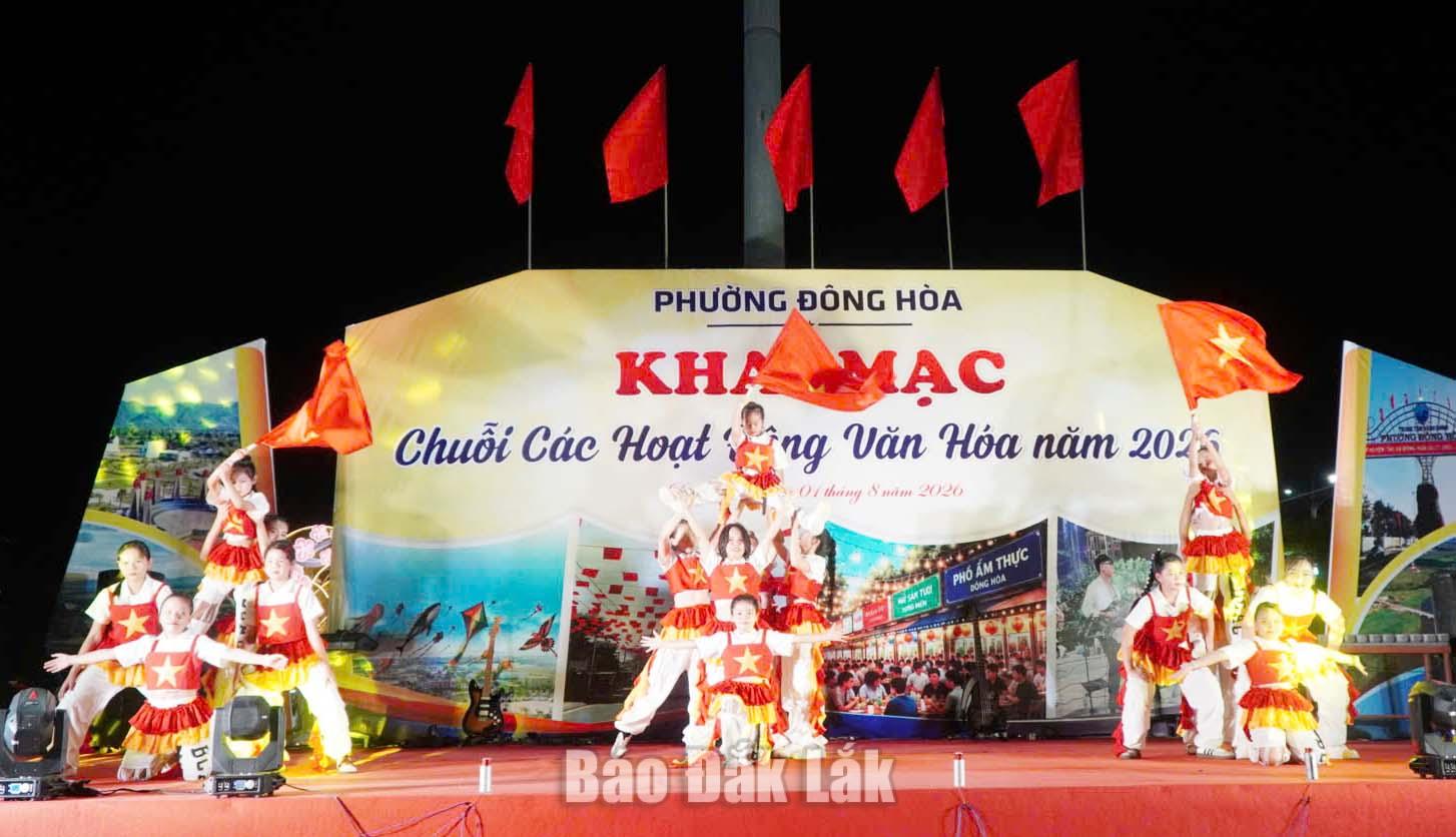 Âm nhạc đường phố với tiết mục aerobic sôi động.