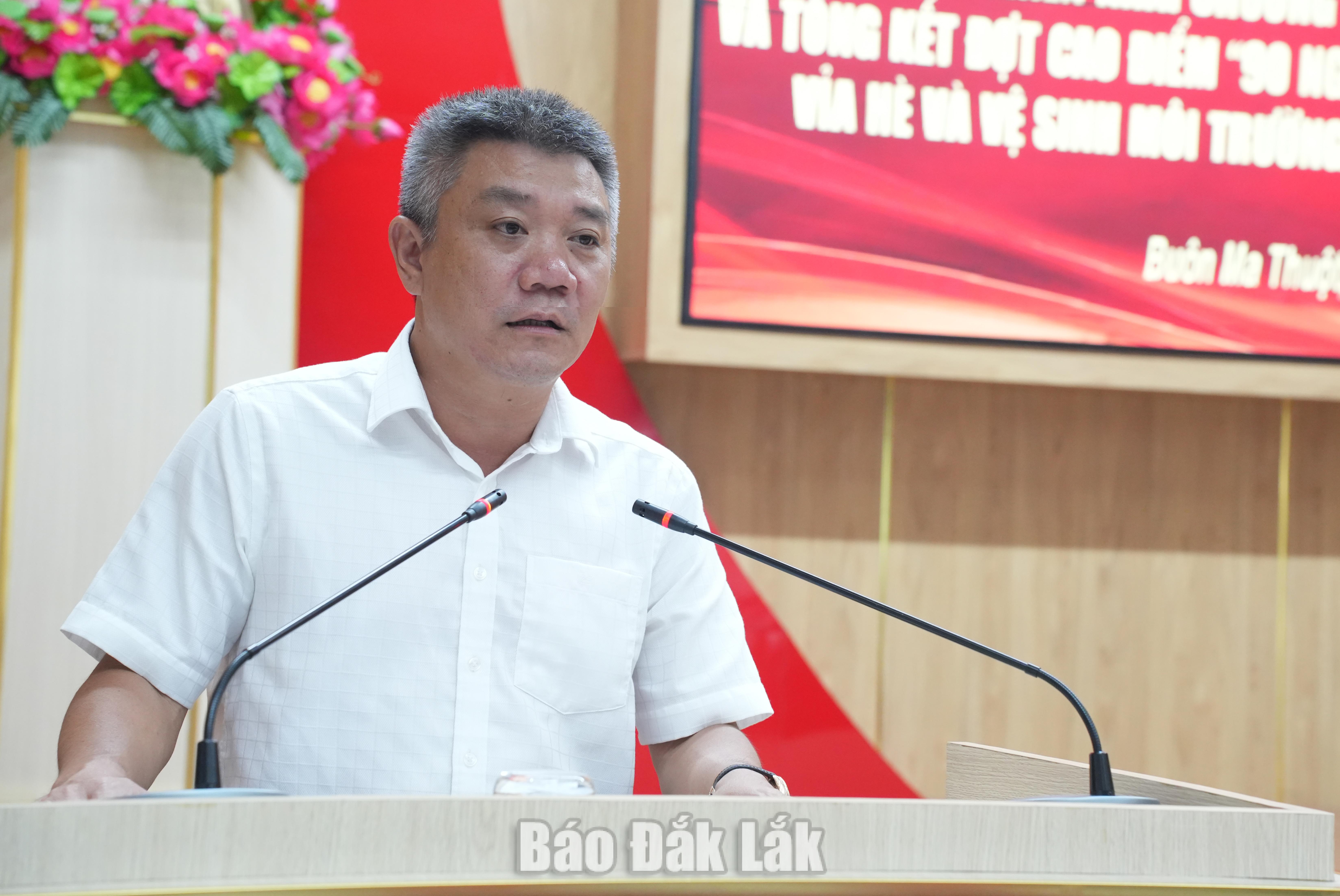 Đồng chí Nguyễn Thanh Vũ, Phó Bí thư Đảng ủy, Chủ tịch UBND phường Buôn Ma Thuột phát biểu tại hội nghị.
