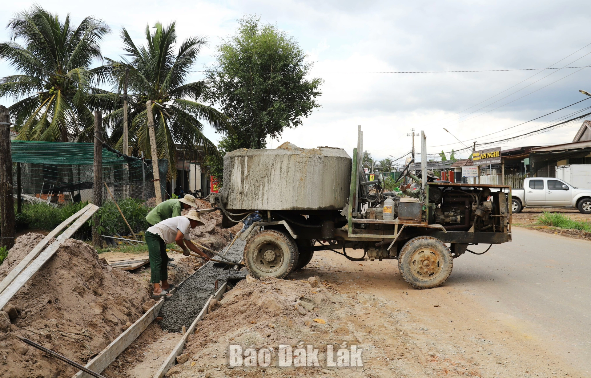 Các dự án đầu tư, mở rộng các tuyến đường giao thông được người dân nhiệt tình ủng hộ.