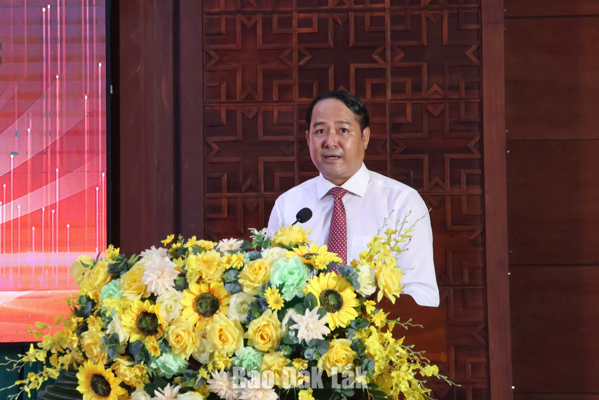 Phó Chủ tịch UBND tỉnh Y Nhuần Byã phát biểu tại buổi lễ.
