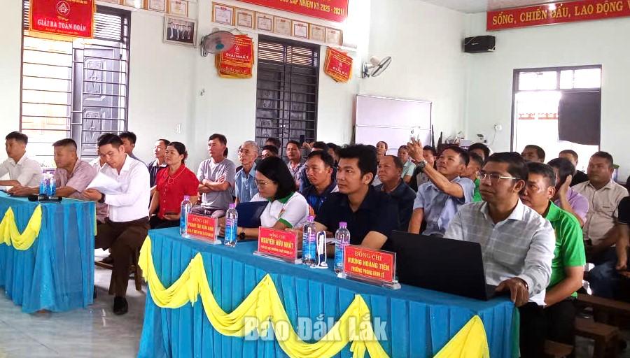 Ea Kiết ra mắt Chi hội nghề nghiệp trồng, chăm sóc sầu riêng bền vững 1 Đại biểu, hội viên dự lễ ra mắt chi hội.