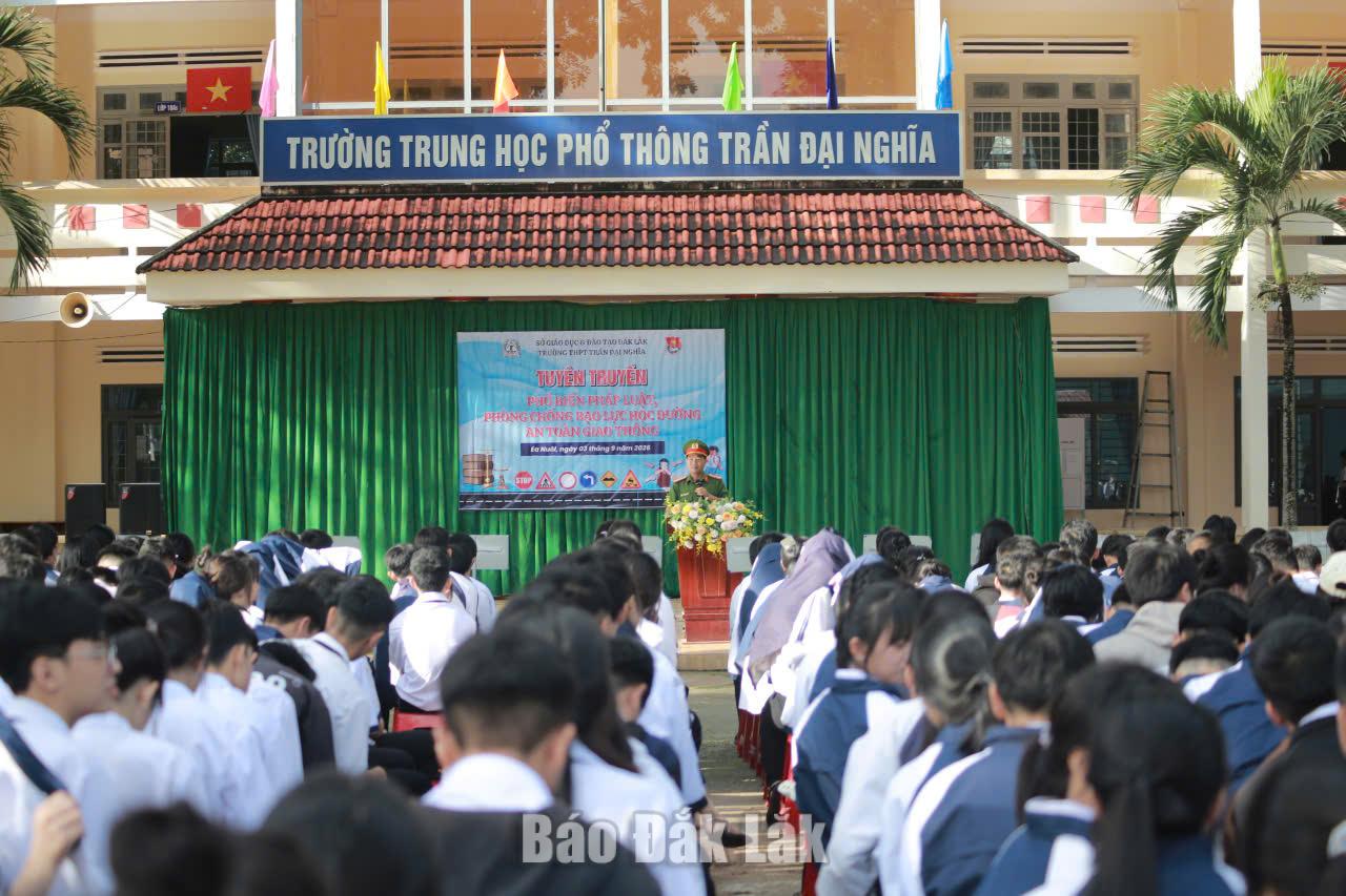 Lan tỏa văn hóa chấp hành pháp luật từ học đường 2 Một buổi tuyên truyền