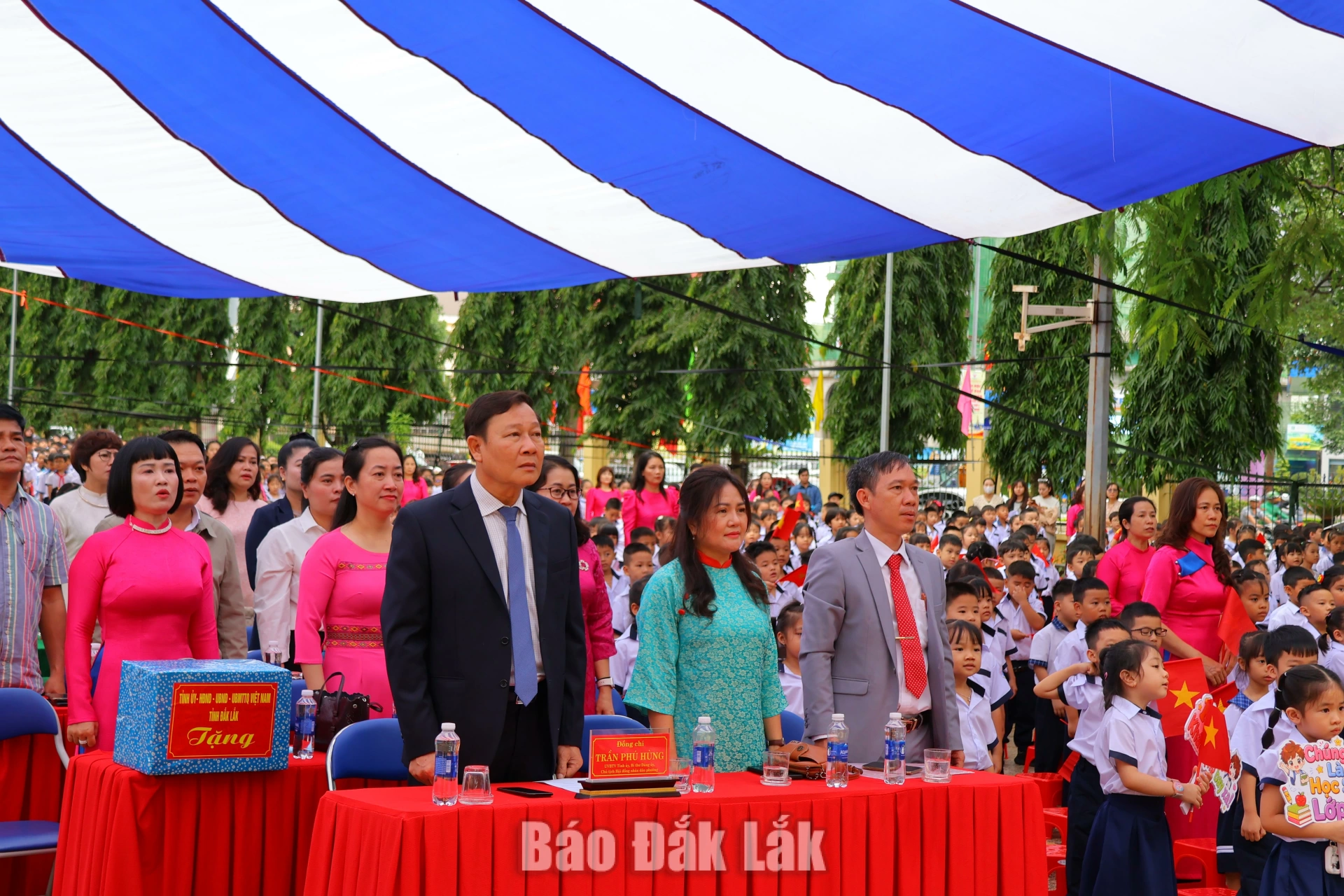 Các đại biểu tham dự lễ khai giảng tại Trường