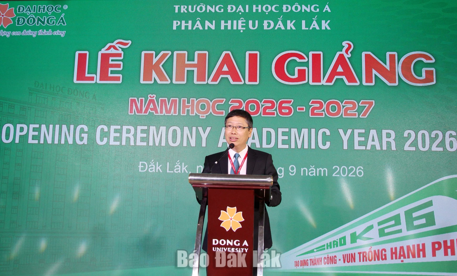 PGS-TS Đinh Thành Việt, Phó Hiệu trưởng Trường Đại học Đông Á phát biểu tại lễ khai giảng năm học 2026-2027.